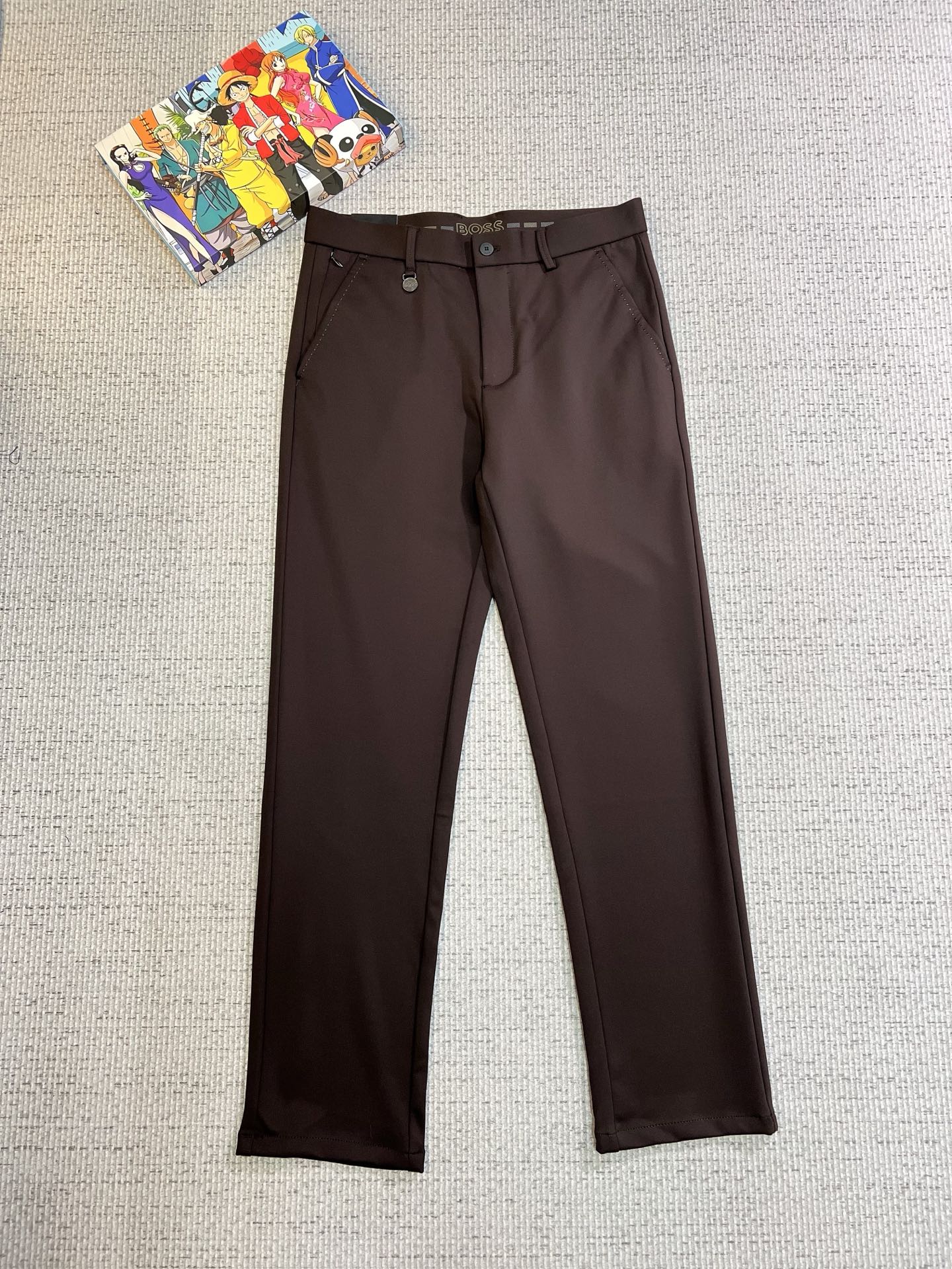 NO:612914,BOSS Casual Pants, Western Pants 2025SS Autumn and Winter New Style, Special Fabric for Advanced Custom Pants, Customized Original Hardware, Heavy Craftsmanship, Fine Turning, Customized Fabric, Soft and Comfortable, Remarkable Texture, Exquisite Accessories, Excellent Upper Body Effect, Complete Three Standards, Standard Size 30-40,,alexander wang19860909BOSS 休闲裤 西裤2025SS秋冬新款 高级定制裤子专用面料 定制原版五金 重工工艺打造 车工走线精细 定制面料 柔软舒适 质感显著 辅料精美 上身效果超赞 三标齐全 标准尺码30-40,,alexander wang,Men's clothing