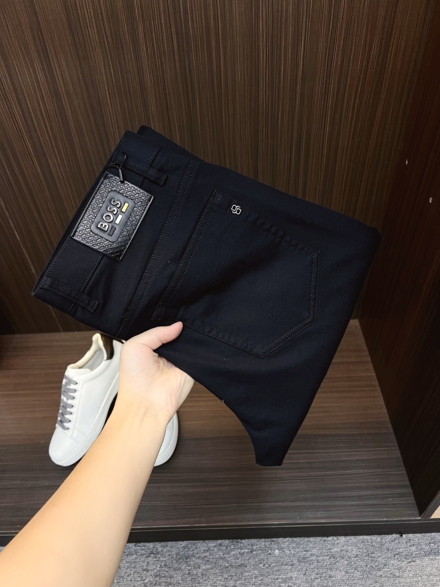 NO:599501,BOSS Casual Pants, Western Pants 2025SS Autumn and Winter New Style, Special Fabric for Advanced Customized Pants, Customized Original Hardware, Heavy Craftsmanship, Fine Turning, Customized Fabric, Soft and Comfortable, Remarkable Texture, Exquisite Accessories, Excellent Upper Body Effect, Complete Three Standards, Standard Size 30-40,,alexander wang19860909BOSS 休闲裤 西裤2025SS秋冬新款 高级定制裤子专用面料 定制原版五金 重工工艺打造 车工走线精细 定制面料 柔软舒适 质感显著 辅料精美 上身效果超赞 三标齐全 标准尺码30-40,,alexander wang,Men's clothing