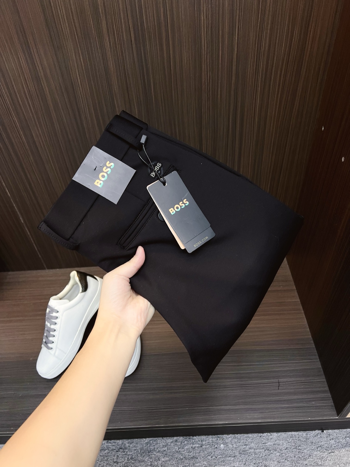 NO:599510,BOSS Casual Pants, Western Pants 2025SS Autumn and Winter New Style, Special Fabric for Advanced Customized Pants, Customized Original Hardware, Heavy Craftsmanship, Fine Turning, Customized Fabric, Soft and Comfortable, Remarkable Texture, Exquisite Accessories, Excellent Upper Body Effect, Complete Three Standards, Standard Size 30-40,,alexander wang19860909BOSS 休闲裤 西裤2025SS秋冬新款 高级定制裤子专用面料 定制原版五金 重工工艺打造 车工走线精细 定制面料 柔软舒适 质感显著 辅料精美 上身效果超赞 三标齐全 标准尺码30-40,,alexander wang,Men's clothing