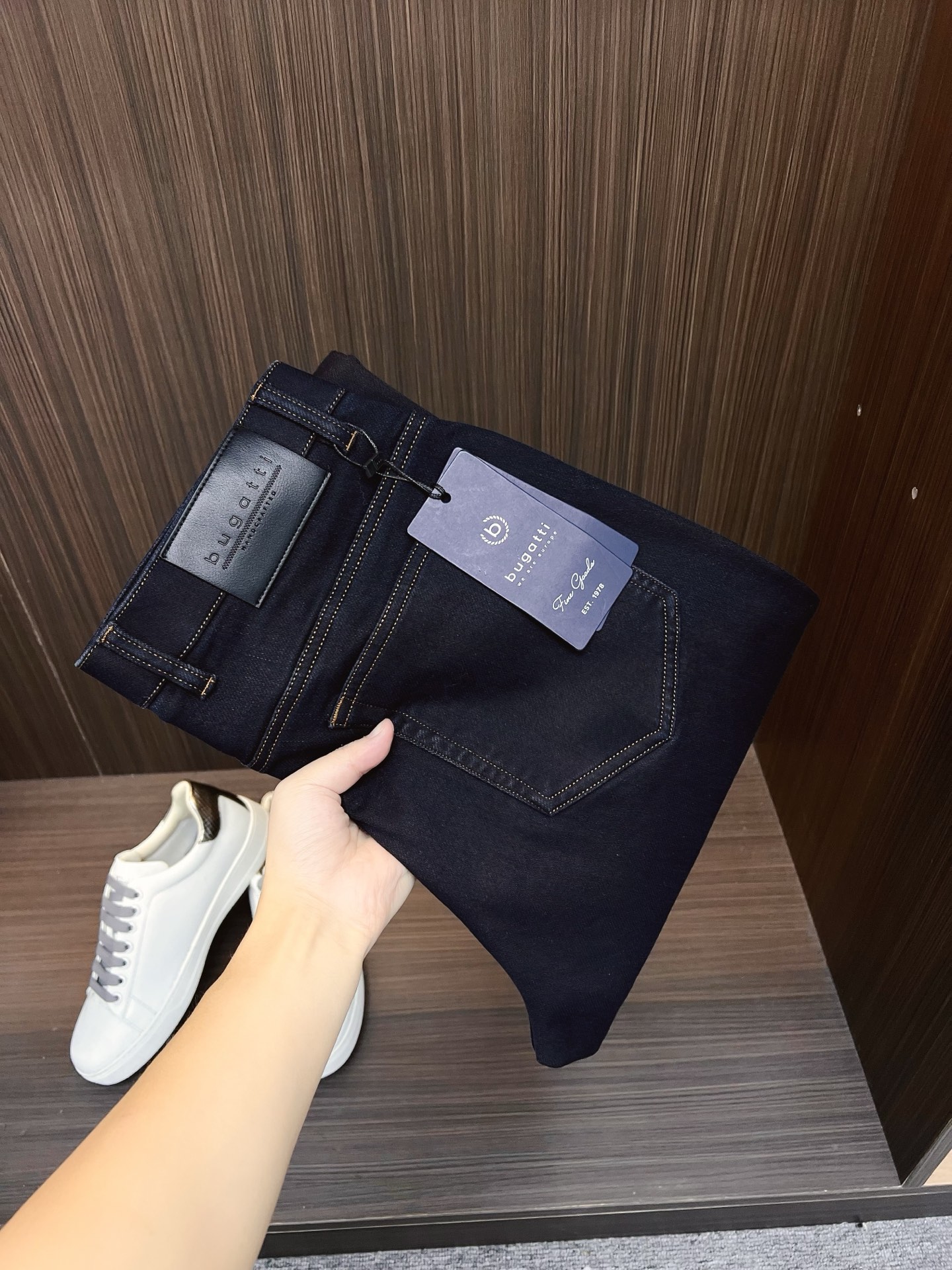 NO:599520,Bruti casual pants, trousers 2025SS autumn and winter new style, special fabric for advanced custom pants, customized original hardware, heavy craftsmanship, fine lathe wiring, customized fabric, soft and comfortable, significant texture, exquisite accessories, great upper body effect, complete three standards, standard size 30-40,,alexander wang19860909布鲁提 休闲裤 西裤2025SS秋冬新款 高级定制裤子专用面料 定制原版五金 重工工艺打造 车工走线精细 定制面料 柔软舒适 质感显著 辅料精美 上身效果超赞 三标齐全 标准尺码30-40,,alexander wang,Men's clothing