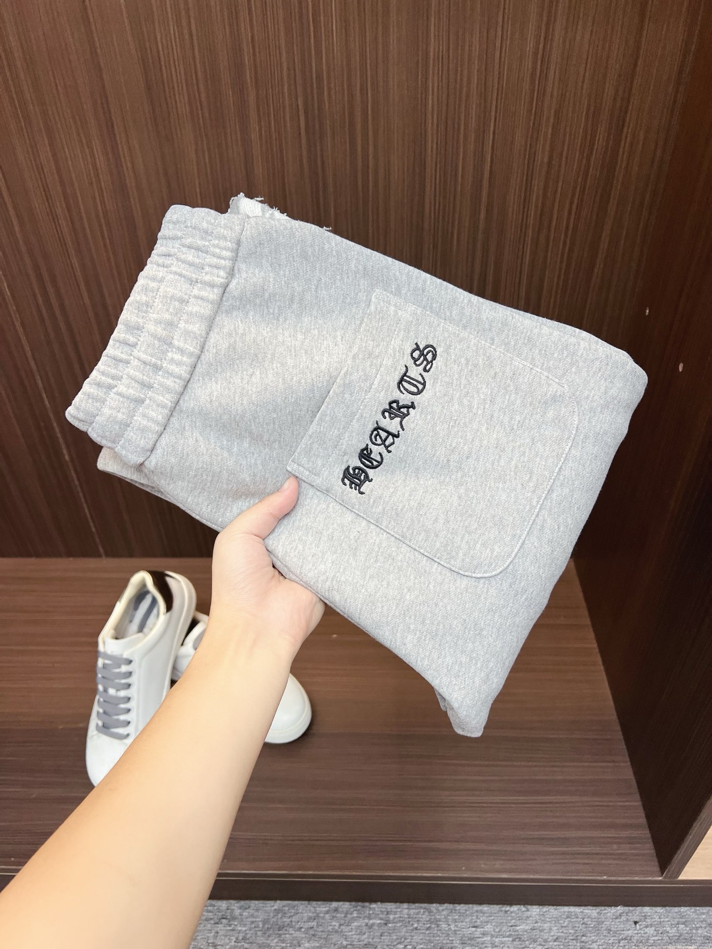 NO:683962,Croxin Top Products 2025 Autumn and Winter New Casual Pants!  On sale simultaneously on the official website. Brand classic LOGO casual pants, customized fabrics, extremely comfortable, strong touch. Highly recognizable, perfect appearance and craftsmanship. Sizes M-3XL,, chrome hearts,19860909克罗心 顶级货品 2025秋冬新款休闲裤！官网同步发售.品牌经典LOGO休闲裤 ,定制面料,舒适度极好,手触感强烈.辨识度极高,完美品相工艺. 尺码M-3XL,,chrome hearts,,Men's clothing