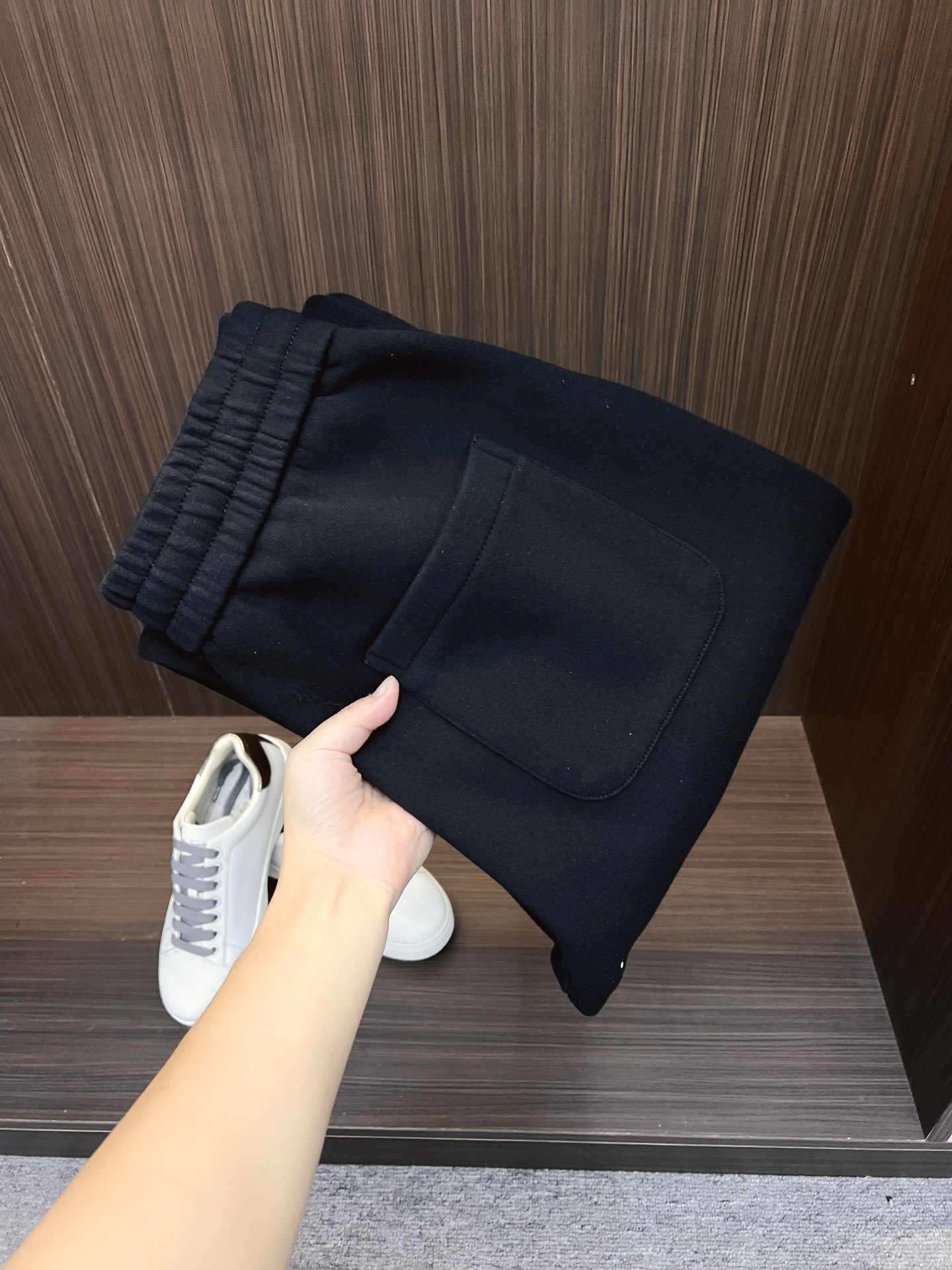 NO:683968,Balenciaga top product 2025 autumn and winter new casual pants!  On sale simultaneously on the official website. The brand's classic LOGO casual pants, customized fabrics, excellent comfort, strong touch. Highly recognizable, perfect appearance and craftsmanship. Sizes M-3XL, balenciaga,19860909巴黎世家 顶级货品 2025秋冬新款休闲裤！官网同步发售.品牌经典LOGO休闲裤 ,定制面料,舒适度极好,手触感强烈.辨识度极高,完美品相工艺. 尺码M-3XL,,balenciaga,,Men's clothing