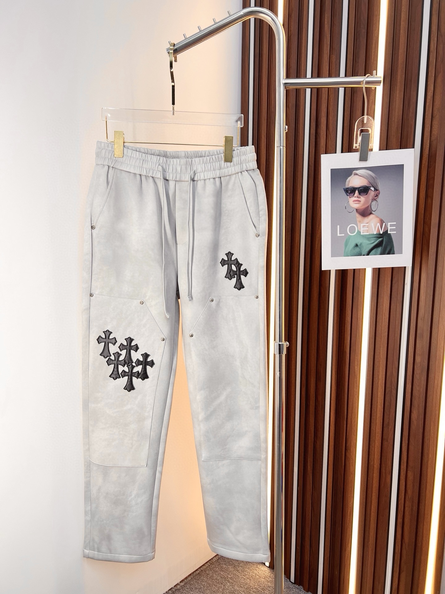 NO:650321,Croxin Top Products 2025 Autumn and Winter New Casual Pants!  On sale simultaneously on the official website. Brand classic LOGO casual pants, customized fabrics, extremely comfortable, strong touch. Highly recognizable, perfect appearance and craftsmanship. Sizes M-3XL, chrome hearts, alexander wang19860909克罗心 顶级货品 2025秋冬新款休闲裤！官网同步发售.品牌经典LOGO休闲裤 ,定制面料,舒适度极好,手触感强烈.辨识度极高,完美品相工艺. 尺码M-3XL,,chrome hearts,alexander wang,Men's clothing