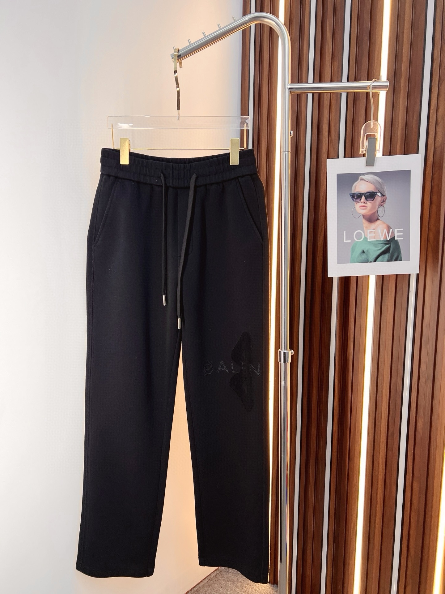 NO:650343,Balenciaga top product 2025 autumn and winter new casual pants!  On sale simultaneously on the official website. Brand classic LOGO casual pants, customized fabrics, excellent comfort, strong touch. Highly recognizable, perfect appearance and craftsmanship. Sizes M-3XL, balenciaga, alexander wang19860909巴黎世家 顶级货品 2025秋冬新款休闲裤！官网同步发售.品牌经典LOGO休闲裤 ,定制面料,舒适度极好,手触感强烈.辨识度极高,完美品相工艺. 尺码M-3XL,,balenciaga,alexander wang,Men's clothing