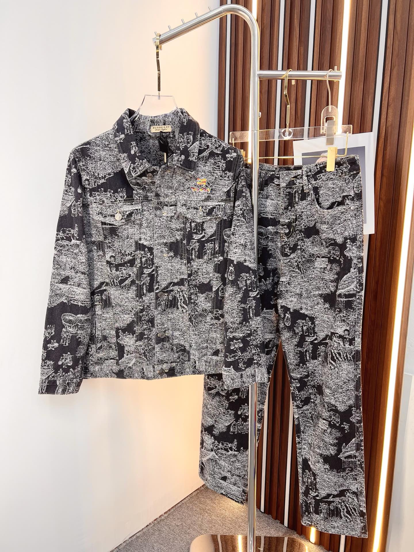 NO:683984,Balenciaga exclusively sells the same style denim suits in the autumn and winter new counters. They can be sold separately, breathable, comfortable and casual!  Full of high-end feel!  The details are exquisite and high-end, and the workmanship is impeccable!  The original high-end fabric is very high-end!  The fabric is soft, delicate and comfortable, moisture-absorbent, quick-drying and breathable, neat and stylish. Top M-3XL, pants 29-36,,balenciaga,19860909巴黎世家 独家专供秋冬新款专柜同款牛仔套装 可单卖,透气舒适休闲！高级感满满！细节精致高档,做工无可挑剔！原版高端面料很显高级！面料柔软细腻舒适 吸湿速干透气,利落有型.上衣M—3XL、裤子29-36,,balenciaga,,Men's clothing