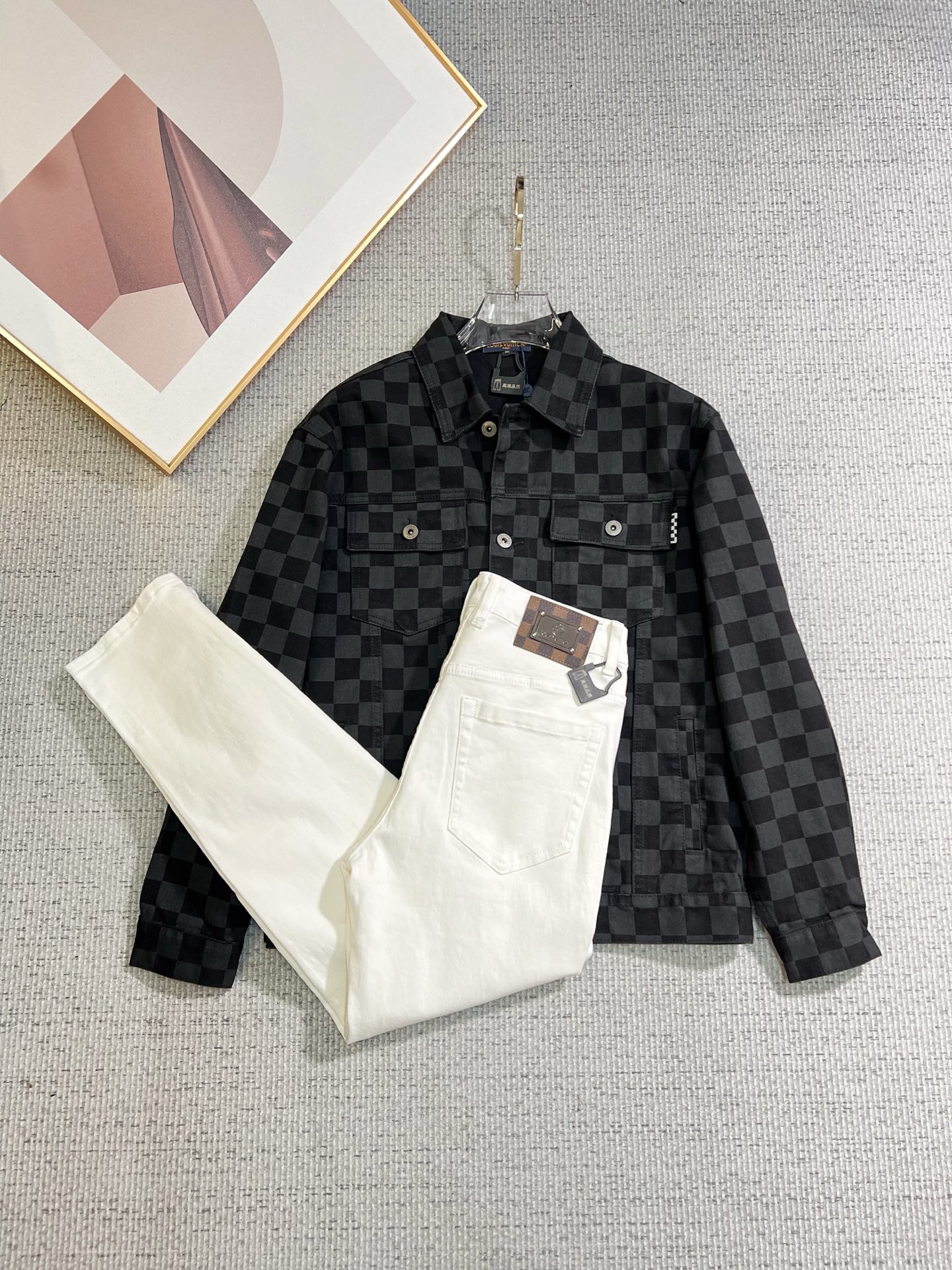 NO:661941,LV's exclusive denim suit of the same style for autumn and winter new models can be sold separately, breathable, comfortable and casual!  Full of high-end feel!  The details are exquisite and high-end, and the workmanship is impeccable!  The original high-end fabric is very high-end!  The fabric is soft, delicate and comfortable, moisture-absorbent, quick-drying and breathable, neat and stylish. Top M-3XL, pants 29-36, Louis Vuitton, Alexander Wang19860909LV 独家专供秋冬新款专柜同款牛仔套装 可单卖,透气舒适休闲！高级感满满！细节精致高档,做工无可挑剔！原版高端面料很显高级！面料柔软细腻舒适 吸湿速干透气,利落有型.上衣M—3XL、裤子29-36,,louis vuitton, ,Men's clothing