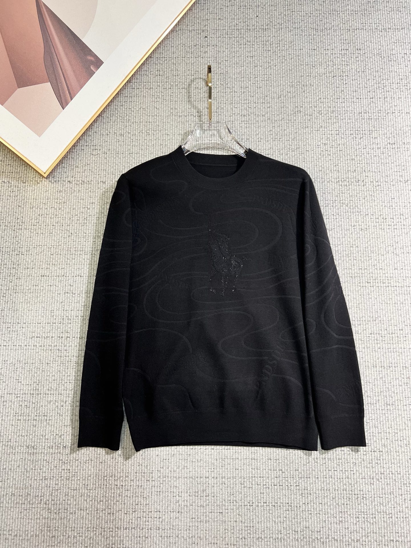 NO:650375,POLO Paul's 2025 new knitted crew neck sweater, technical wool blended fabric, soft and comfortable, comfortable and breathable upper body, skin-friendly and non-irritating, unique design style, whether worn alone or matched, it is a versatile item, highlighting the personality of young people, extremely high-grade, and handsome upper body!  Size M-3XL,,sweaters,alexander wang19860909POLO 保罗 2025新品针织圆领毛衣,科技羊毛混纺面料,柔软舒适,上身舒适透气,亲肤不扎人,独特设计风格,无论是单穿还是搭配,都是百搭单品,彰显了年轻人的个性,档次极高,上身帅气十足！码数M-3XL,,sweaters,alexander wang,Men's clothing