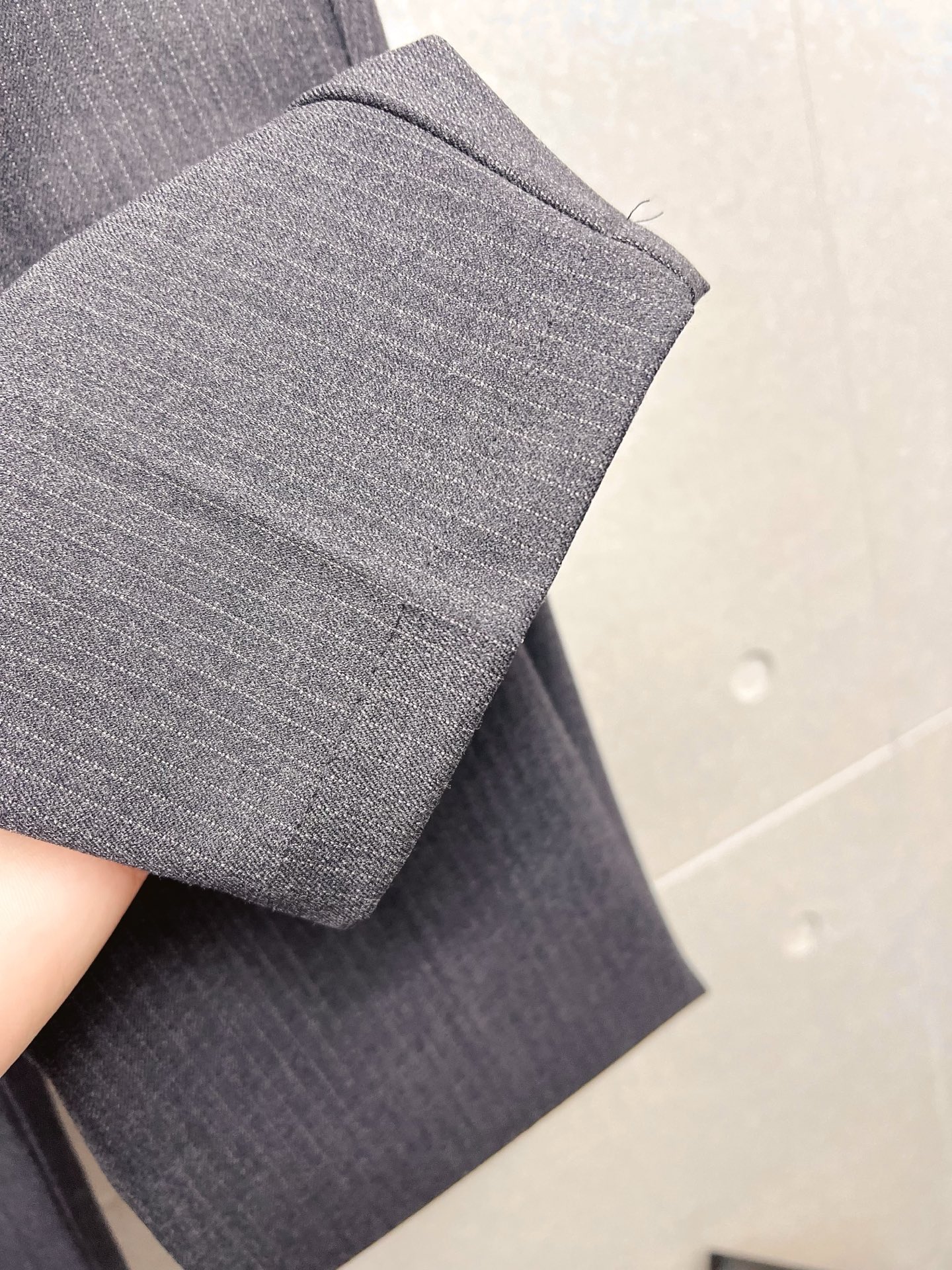 LV 休闲裤 西裤2025SS秋冬新款 高级定制裤子专用面料 定制原版五金 重工工艺打造 车工走线精细 