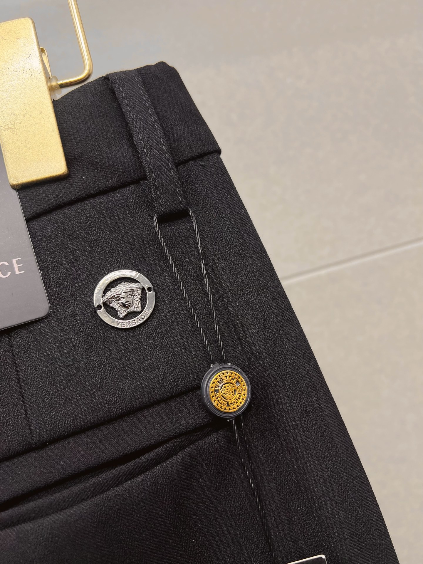 范思哲 休闲裤 西裤2025SS秋冬新款 高级定制裤子专用面料 定制原版五金 重工工艺打造 车工走线精细