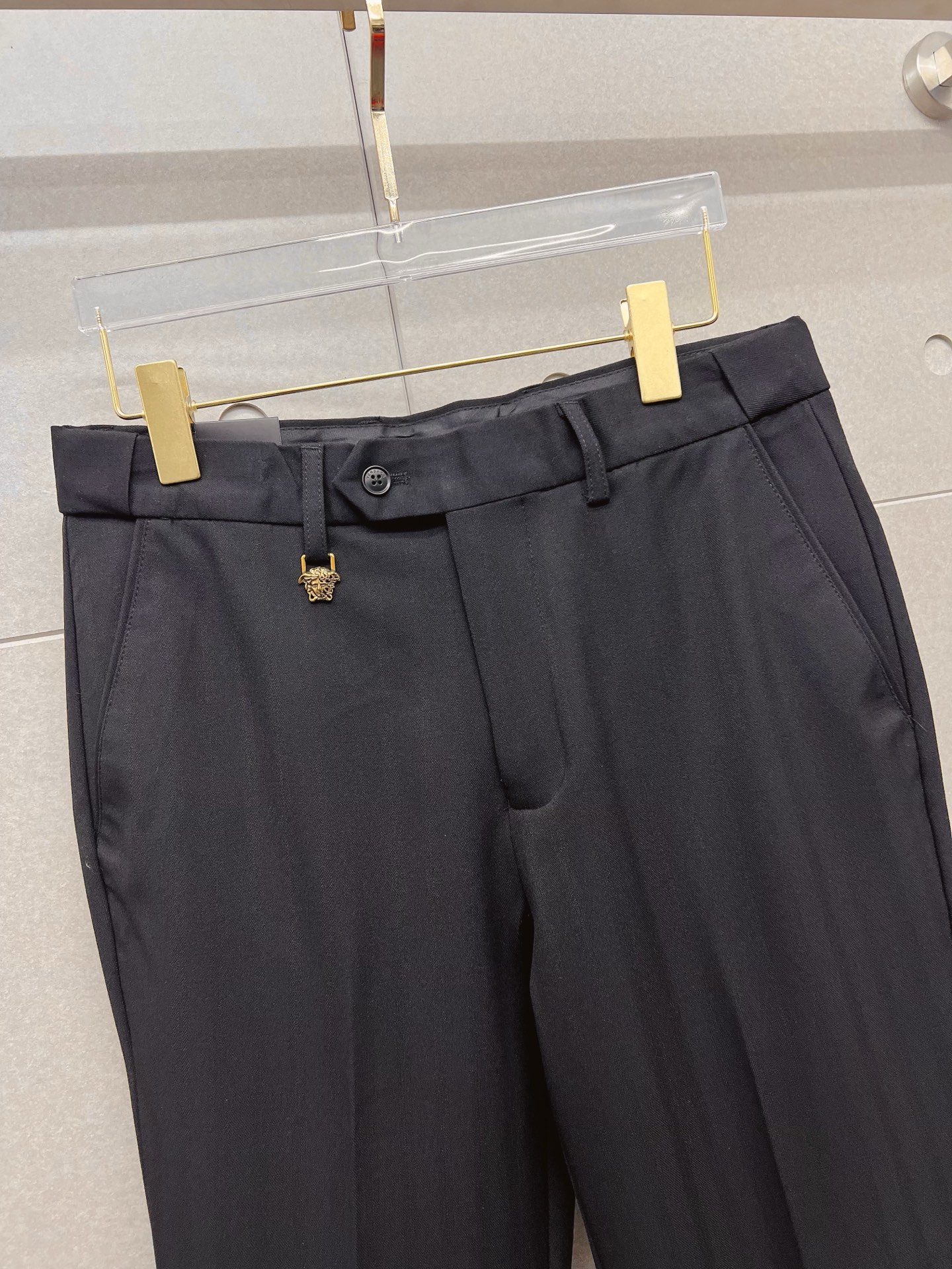 范思哲 休闲裤 西裤2025SS秋冬新款 高级定制裤子专用面料 定制原版五金 重工工艺打造 车工走线精细