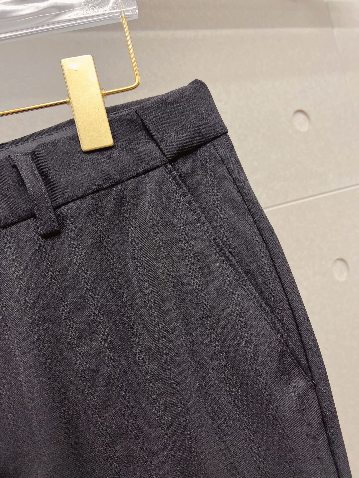 范思哲 休闲裤 西裤2025SS秋冬新款 高级定制裤子专用面料 定制原版五金 重工工艺打造 车工走线精细