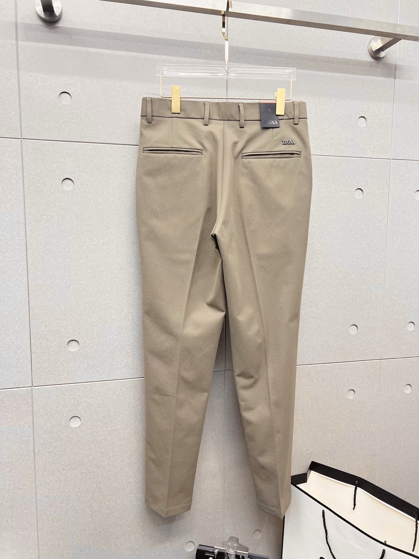 杰尼亚 休闲裤 西裤2025SS秋冬新款 高级定制裤子专用面料 定制原版五金 重工工艺打造 车工走线精细