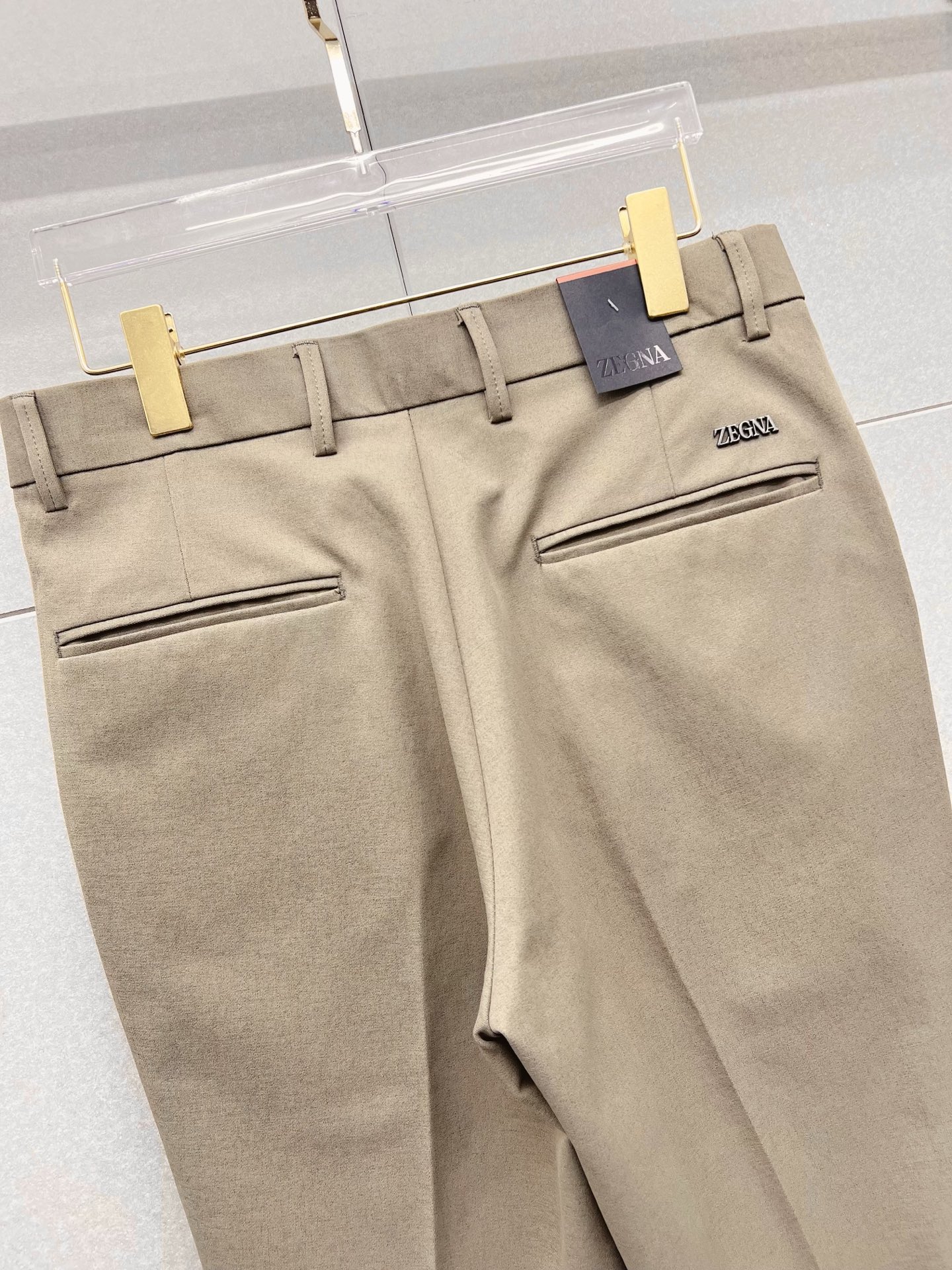 杰尼亚 休闲裤 西裤2025SS秋冬新款 高级定制裤子专用面料 定制原版五金 重工工艺打造 车工走线精细