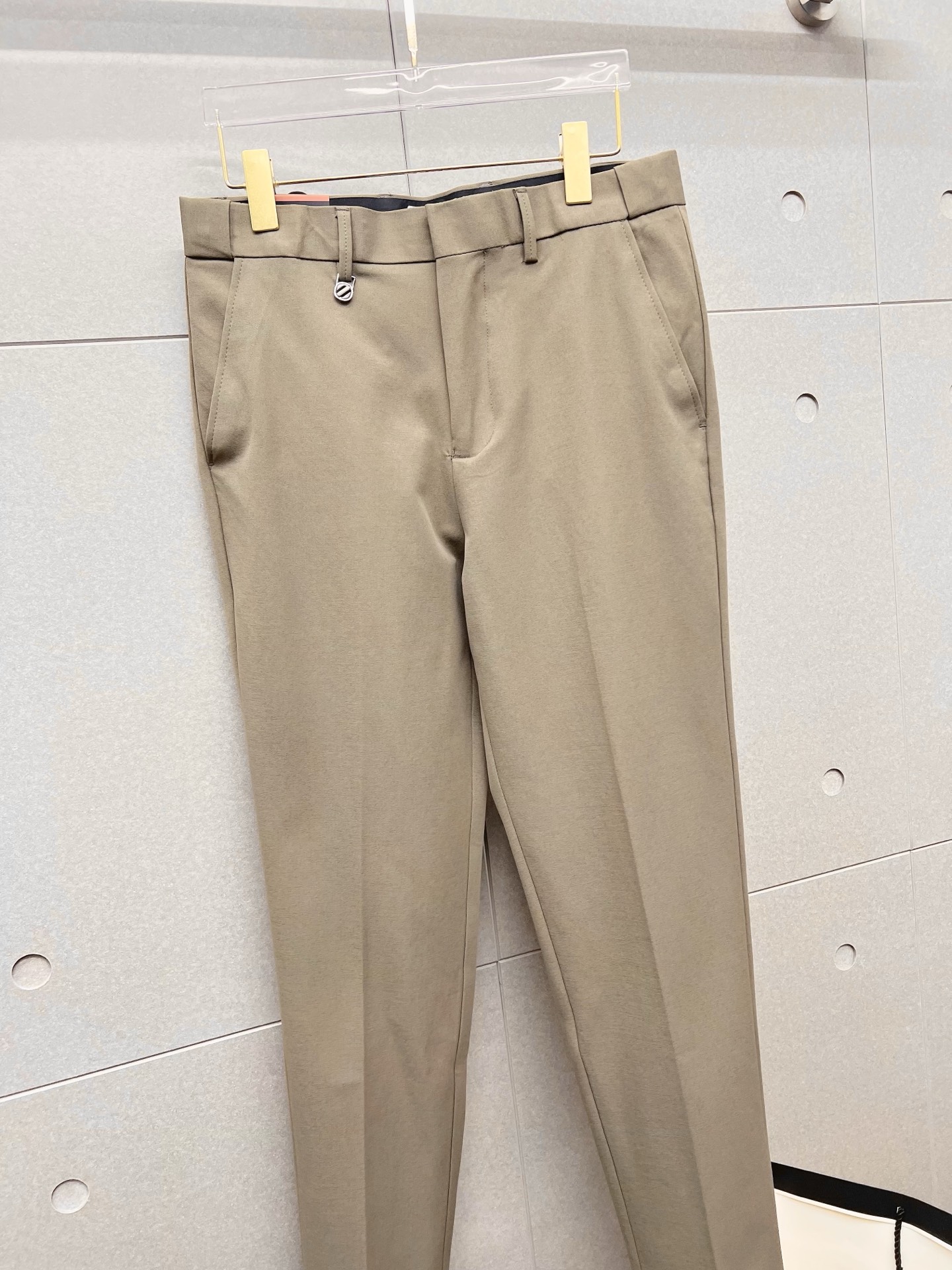 杰尼亚 休闲裤 西裤2025SS秋冬新款 高级定制裤子专用面料 定制原版五金 重工工艺打造 车工走线精细