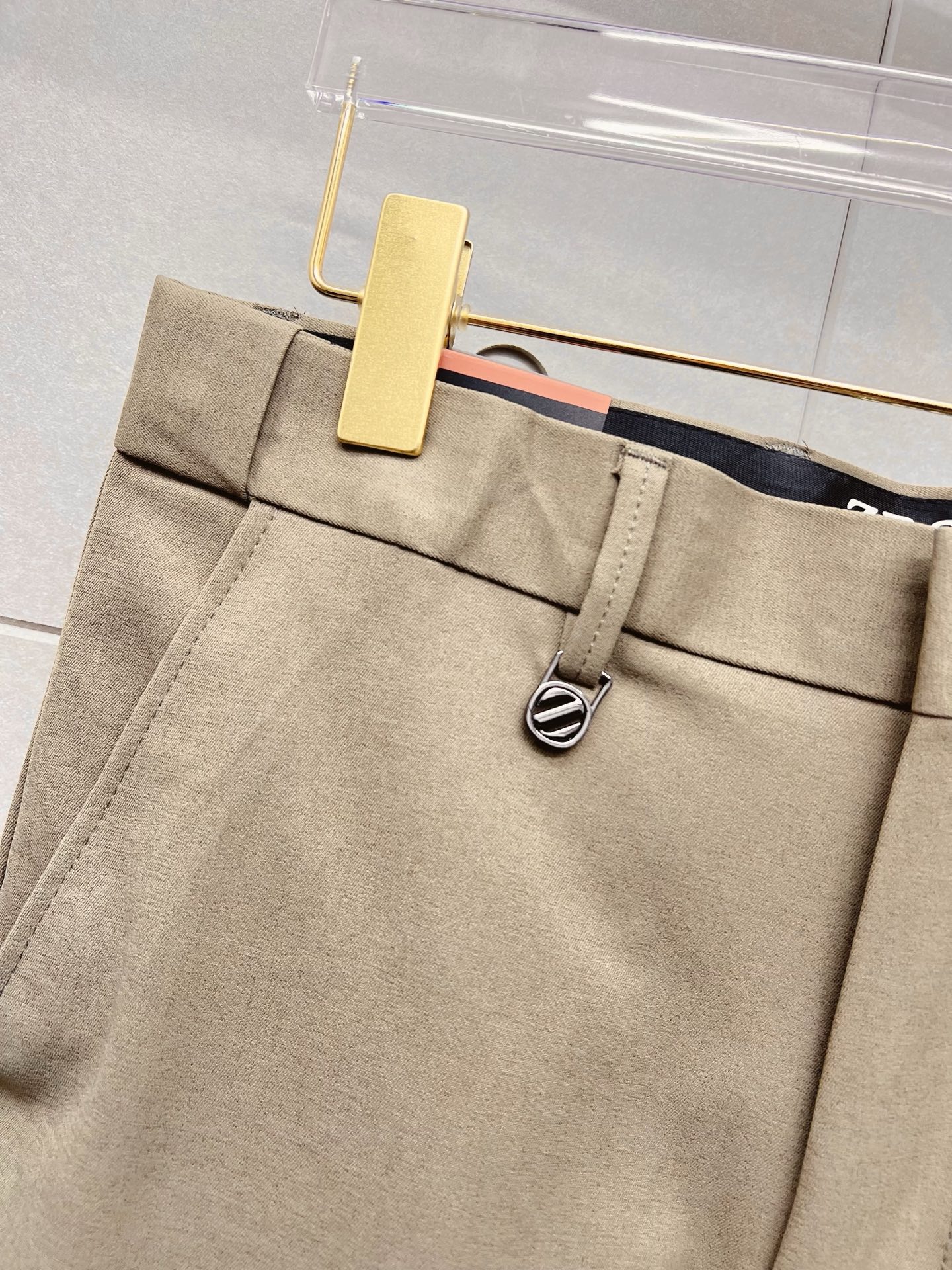 杰尼亚 休闲裤 西裤2025SS秋冬新款 高级定制裤子专用面料 定制原版五金 重工工艺打造 车工走线精细