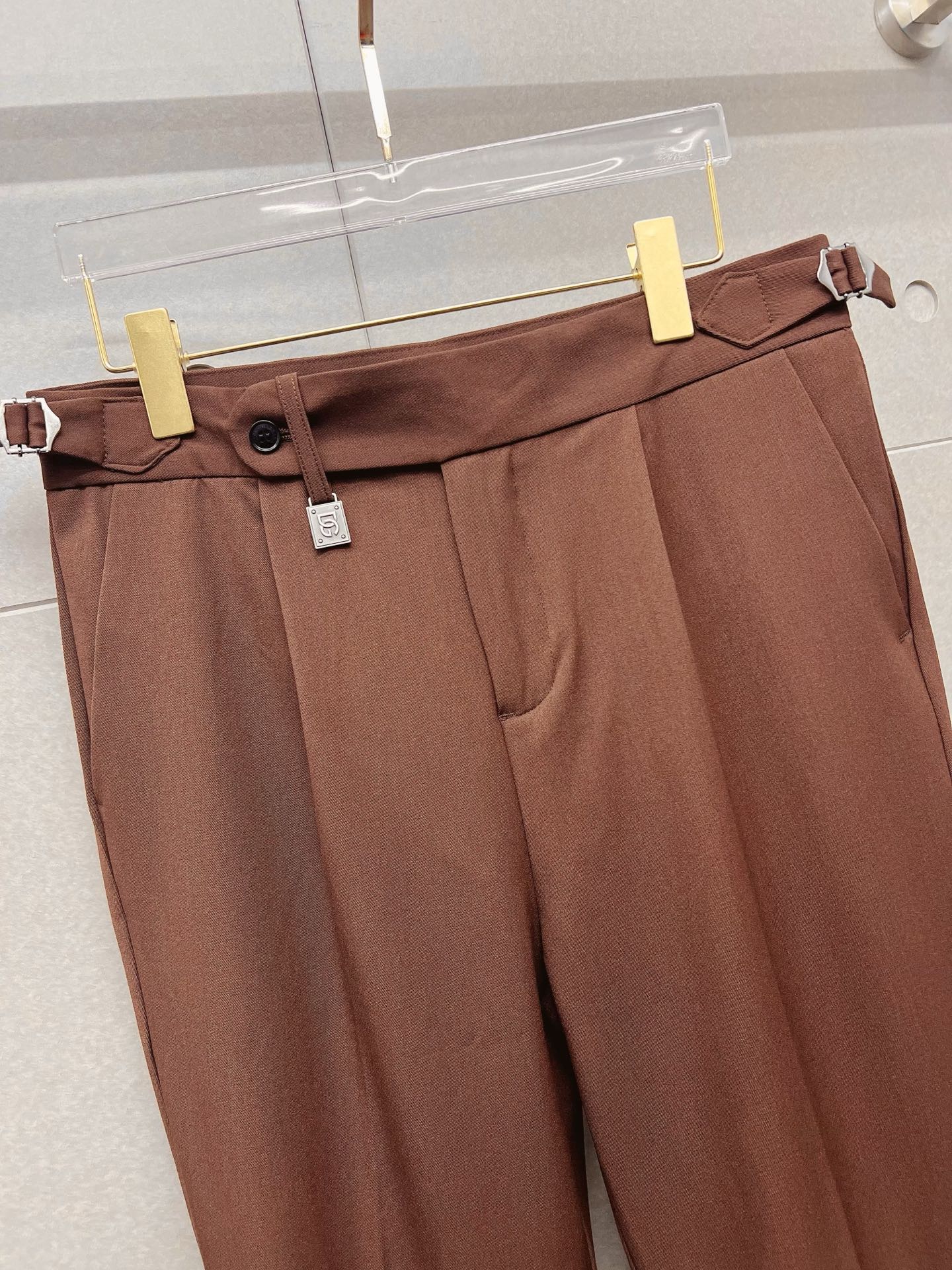 DG 休闲裤 西裤2025SS秋冬新款 高级定制裤子专用面料 定制原版五金 重工工艺打造 车工走线精细 