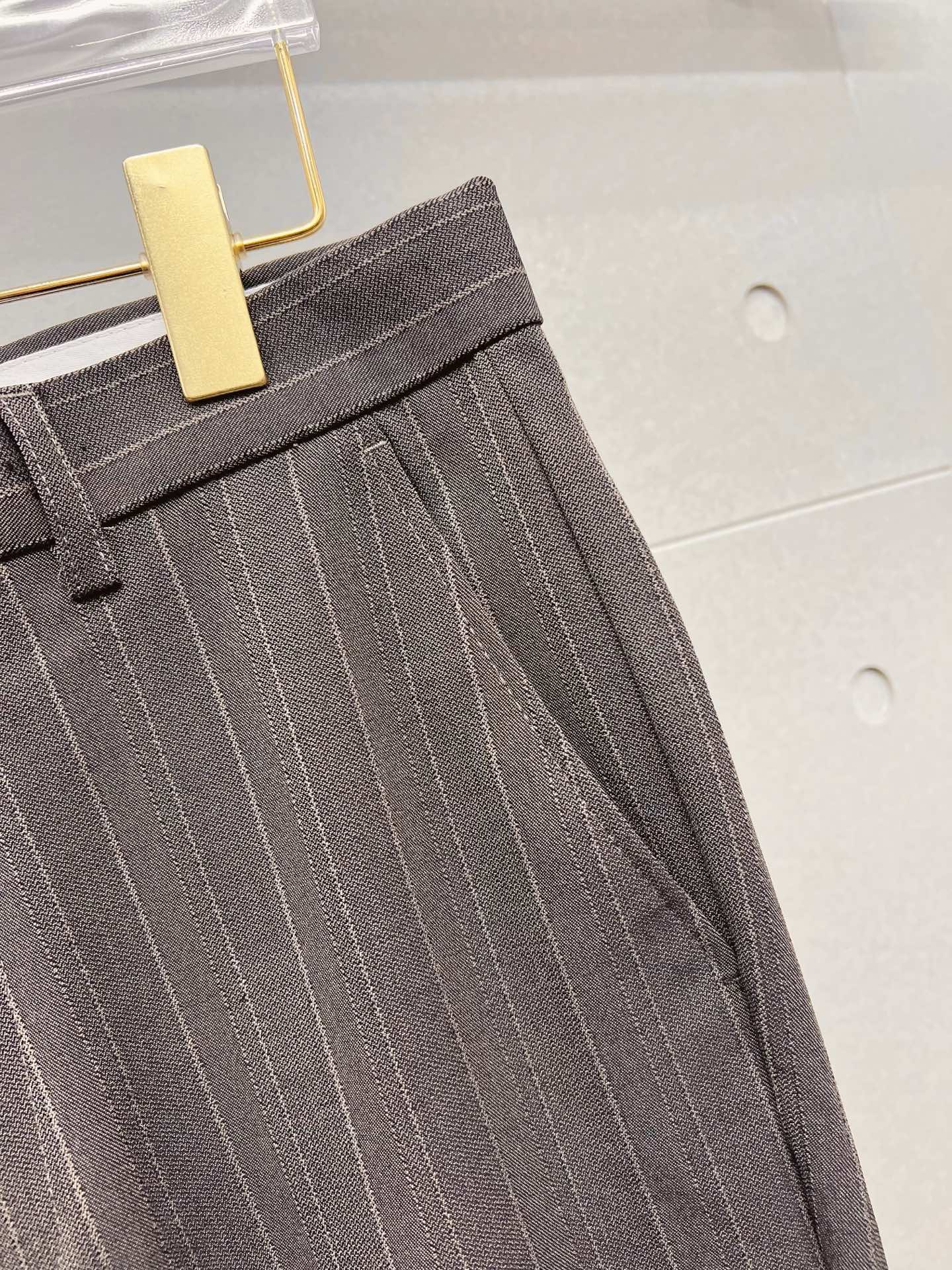 Burberry 巴宝莉 休闲裤 西裤2025SS秋冬新款 高级定制裤子专用面料 定制原版五金 重工工艺