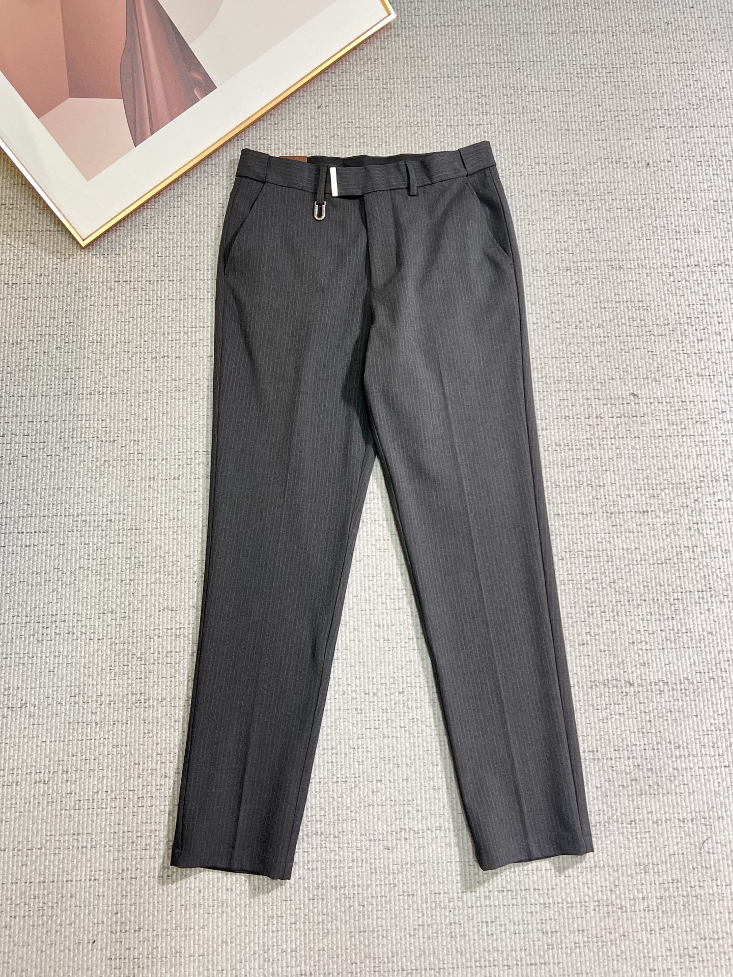 NO:653158,LV casual pants, trousers 2025SS autumn and winter new style, special fabric for advanced custom pants, customized original hardware, heavy craftsmanship, fine lathe wiring, customized fabric, soft and comfortable, significant texture, exquisite accessories, excellent upper body effect, complete three standards, standard size 29-36, no 35,, louis vuitton, alexander wang19860909LV 休闲裤 西裤2025SS秋冬新款 高级定制裤子专用面料 定制原版五金 重工工艺打造 车工走线精细 定制面料 柔软舒适 质感显著 辅料精美 上身效果超赞 三标齐全 标准尺码29-36,无35,,louis vuitton,alexander wang,Men's clothing