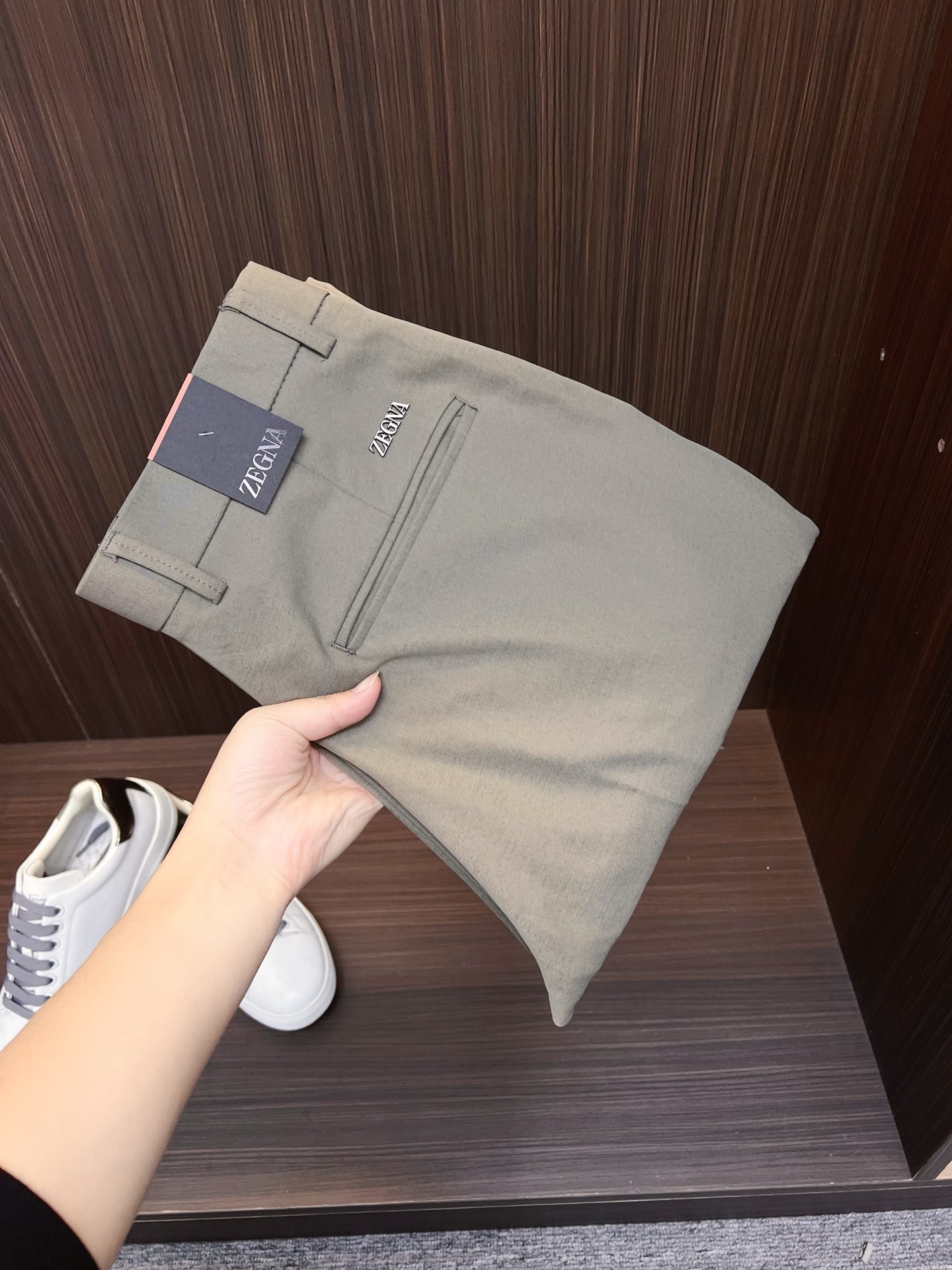 NO:691140,Zegna casual pants, trousers 2025SS autumn and winter new style, special fabric for advanced custom pants, customized original hardware, heavy craftsmanship, fine lathe wiring, customized fabrics, soft and comfortable, significant texture, exquisite accessories, great upper body effect, complete three standards, standard size 29-36, no 35,,zegna,19860909杰尼亚 休闲裤 西裤2025SS秋冬新款 高级定制裤子专用面料 定制原版五金 重工工艺打造 车工走线精细 定制面料 柔软舒适 质感显著 辅料精美 上身效果超赞 三标齐全 标准尺码29-36,无35,,zegna,,Men's clothing