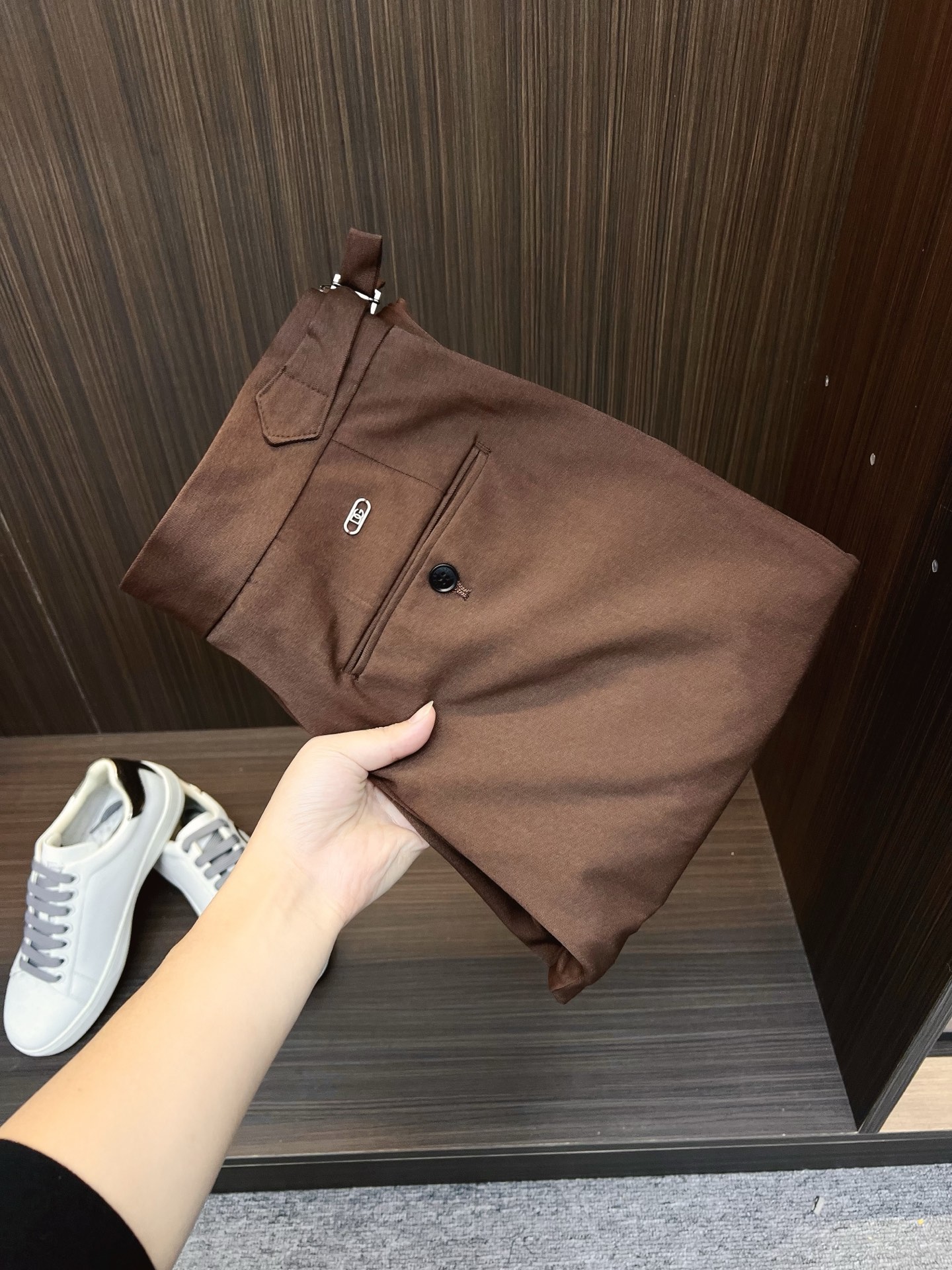 NO:691146,DG Casual Pants, Western Pants 2025SS Autumn and Winter New Style, Special Fabric for Advanced Customized Pants, Customized Original Hardware, Heavy Craftsmanship, Fine Lathe Lines, Customized Fabric, Soft and Comfortable, Remarkable Texture, Exquisite Accessories, Excellent Upper Body Effect, Complete Three Standards, Standard Sizes 29-36, No 35,,19860909DG 休闲裤 西裤2025SS秋冬新款 高级定制裤子专用面料 定制原版五金 重工工艺打造 车工走线精细 定制面料 柔软舒适 质感显著 辅料精美 上身效果超赞 三标齐全 标准尺码29-36,无35,,,Men's clothing