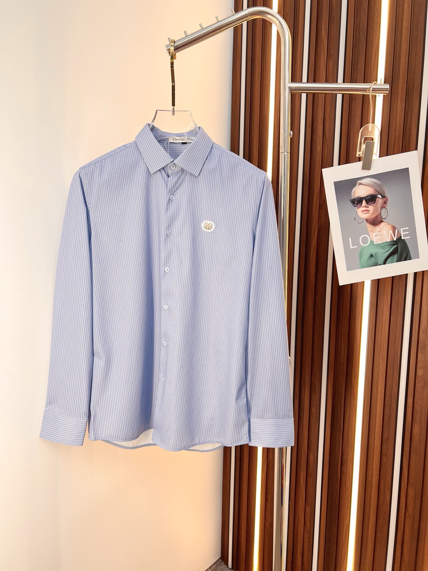 NO:691125,'Dior Dior' original order. Hot style is coming. 2025ss official website new long-sleeved shirt, exquisite embroidered logo high-end version, counter customized fabric. High breathability and comfort, precision production, perfect detail processing, brand element design concept, reflecting high quality. Delicate and soft touch!  It presents a casual cut and the upper body shape is awesome!  Size M-3XL,,dior,dior,shirts,19860909《 Dior 迪奥 》 原单货. 爆款来袭 2025ss官网新款长袖 衬衫 衬衣,精美刺绣Logo 高端版本,专柜定制面料 透气舒适度高,精工制作,细节处理完美无可挑剔,品牌元素设计理念,体现高品质.手感细腻柔软！呈现休闲裁剪,上身版型超赞！码数M-3XL,,dior,dior,shirts,,Men's clothing