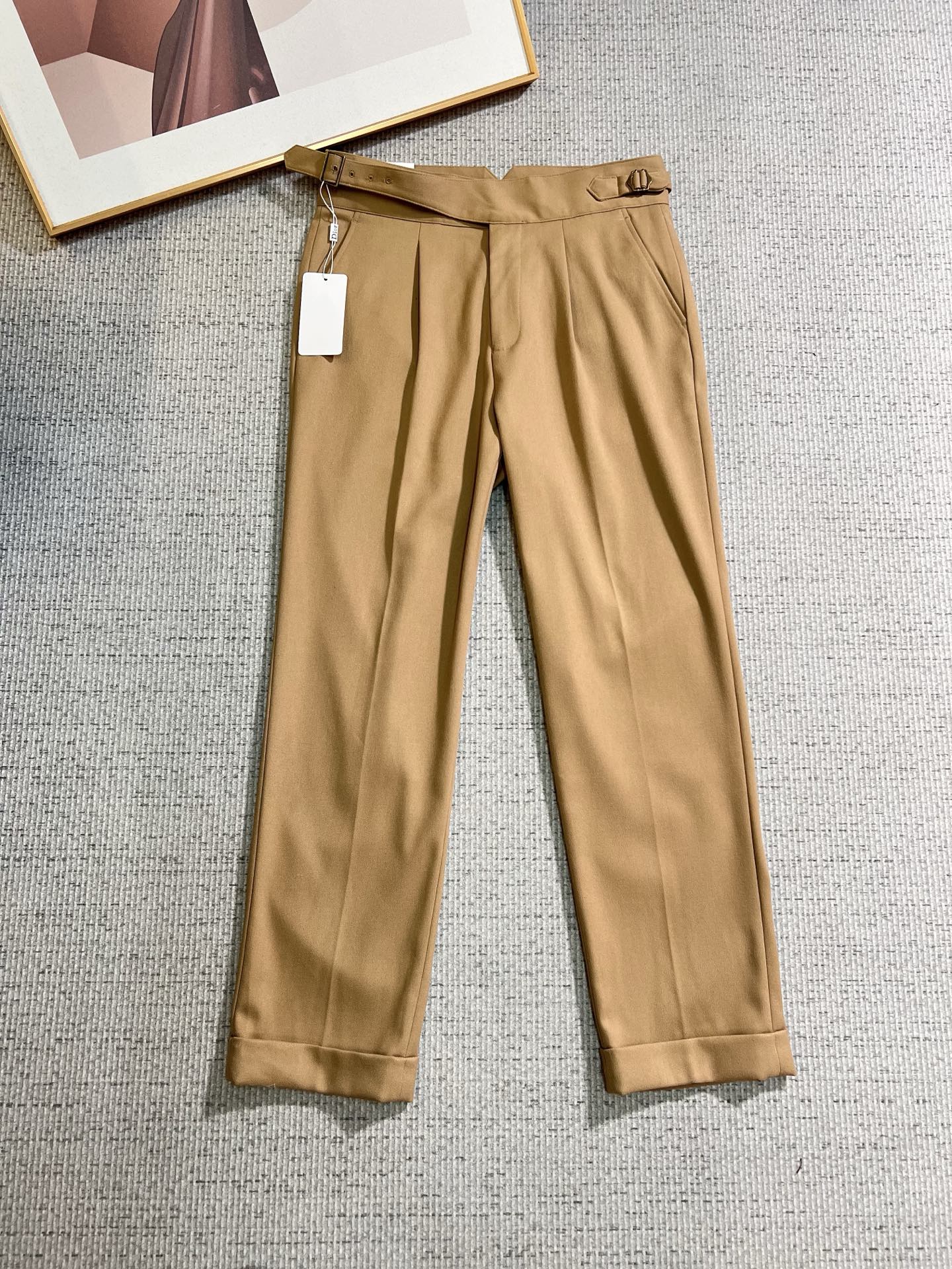 NO:712496,[Supports exchange after the year] Dior casual pants and trousers 2025SS autumn and winter new style, special fabric for advanced custom pants, customized original hardware, heavy craftsmanship, fine lathe routing, customized fabrics, soft and comfortable, significant texture, exquisite accessories, great upper body effect, complete three standards, standard size 29-36, no 35,, dior, dior,19860909【支持年后退换】 Dior 迪奥 休闲裤 西裤2025SS秋冬新款 高级定制裤子专用面料 定制原版五金 重工工艺打造 车工走线精细 定制面料 柔软舒适 质感显著 辅料精美 上身效果超赞 三标齐全 标准尺码29-36,无35,,dior,dior,,Men's clothing