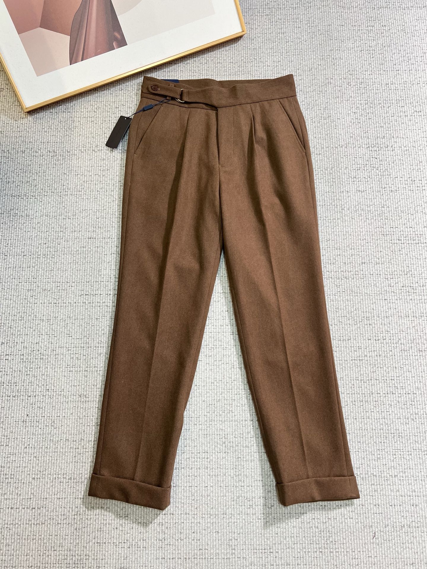 NO:712500,[Supports exchange after the year] PRADA casual pants and trousers 2025SS autumn and winter new style, special fabric for advanced custom pants, customized original hardware, heavy craftsmanship, fine lathe wiring, customized fabrics, soft and comfortable, significant texture, exquisite accessories, great upper body effect, complete three standards, standard sizes 29-36, no 35,, prada, prada,19860909【支持年后退换】 PRADA 普拉达 休闲裤 西裤2025SS秋冬新款 高级定制裤子专用面料 定制原版五金 重工工艺打造 车工走线精细 定制面料 柔软舒适 质感显著 辅料精美 上身效果超赞 三标齐全 标准尺码29-36,无35,,prada,prada,,Men's clothing
