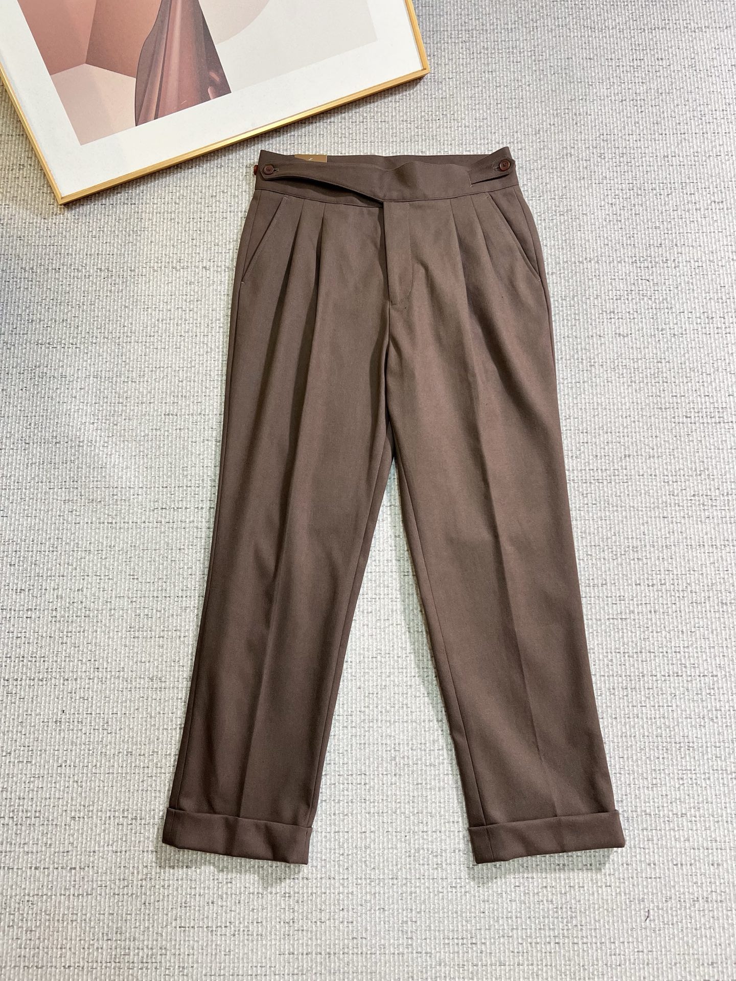 NO:712502,[Supports exchange after the end of the year] LP casual pants, trousers 2025SS autumn and winter new style, special fabric for advanced custom pants, customized original hardware, heavy craftsmanship, fine lathe routing, customized fabric, soft and comfortable, significant texture, exquisite accessories, great upper body effect, complete three standards, standard size 29-36, no 35,, loro piana,19860909【支持年后退换】 LP 休闲裤 西裤2025SS秋冬新款 高级定制裤子专用面料 定制原版五金 重工工艺打造 车工走线精细 定制面料 柔软舒适 质感显著 辅料精美 上身效果超赞 三标齐全 标准尺码29-36,无35,,loro piana,,Men's clothing
