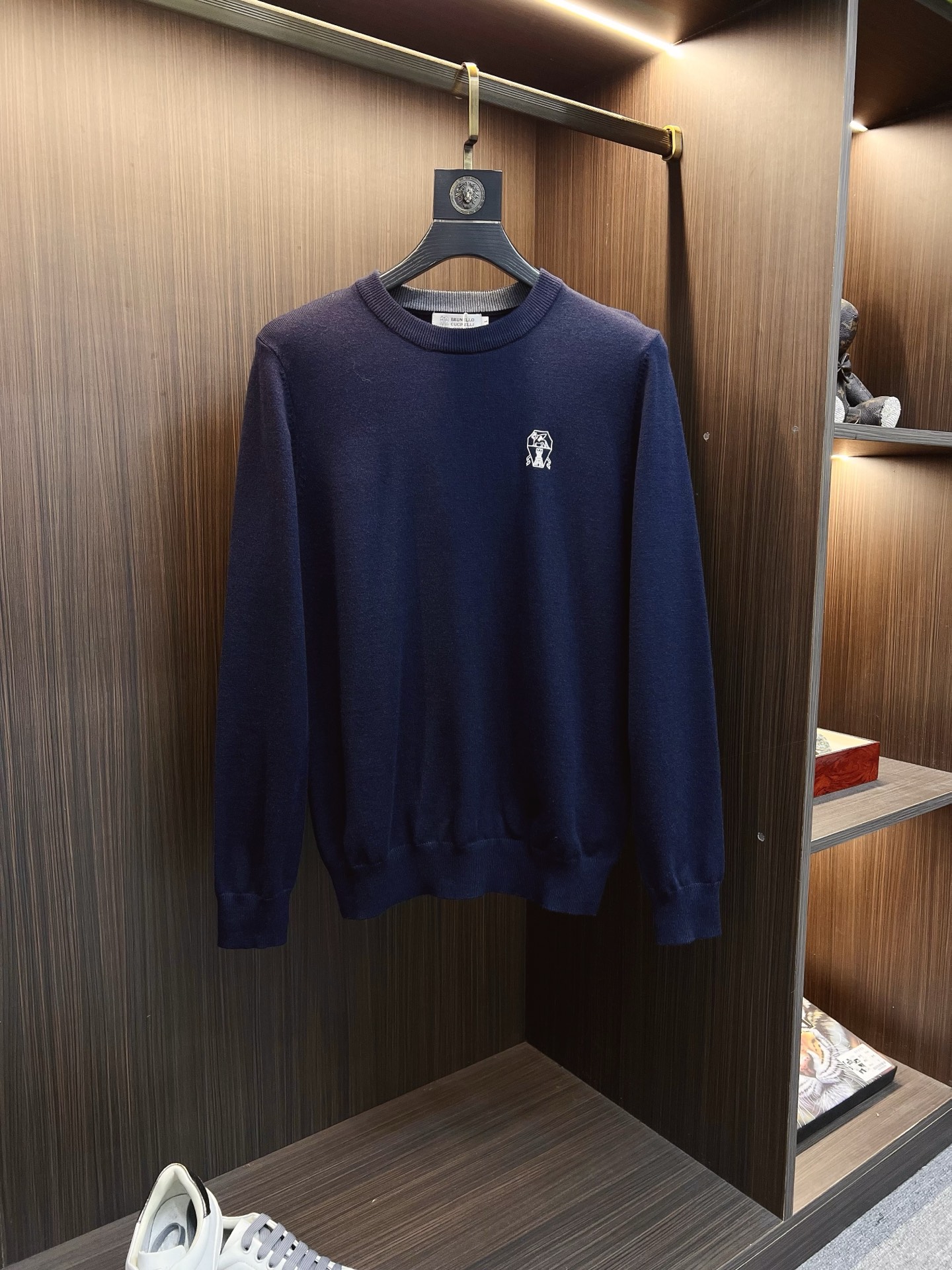 NO:685738,BC 2025 autumn and winter original men's crew neck sweater, the new season's main focus is quite stunning in terms of color, craftsmanship, and elements. The high-tech workmanship logo is displayed, and it is a completely new visual display. The sweater fabric is imported from the customer. It has excellent skin-friendliness, the details are extremely perfect, impeccable, the upper body effect is excellent, and it is very eye-catching. The whole product is in good condition!  Size M-3XL,,sweaters,19860909BC 2025秋冬原单男士圆领毛衣衫,新一季主打的无论颜色,工艺,元素颇为惊艳,高工艺做工logo展现,视觉上全新的展现,客供进口毛衣面料,亲肤性绝佳,细节极致完美,无可挑剔,上身效果非常出色,非常招眼吸睛 全品相！码数M-3XL,,sweaters,,Men's clothing