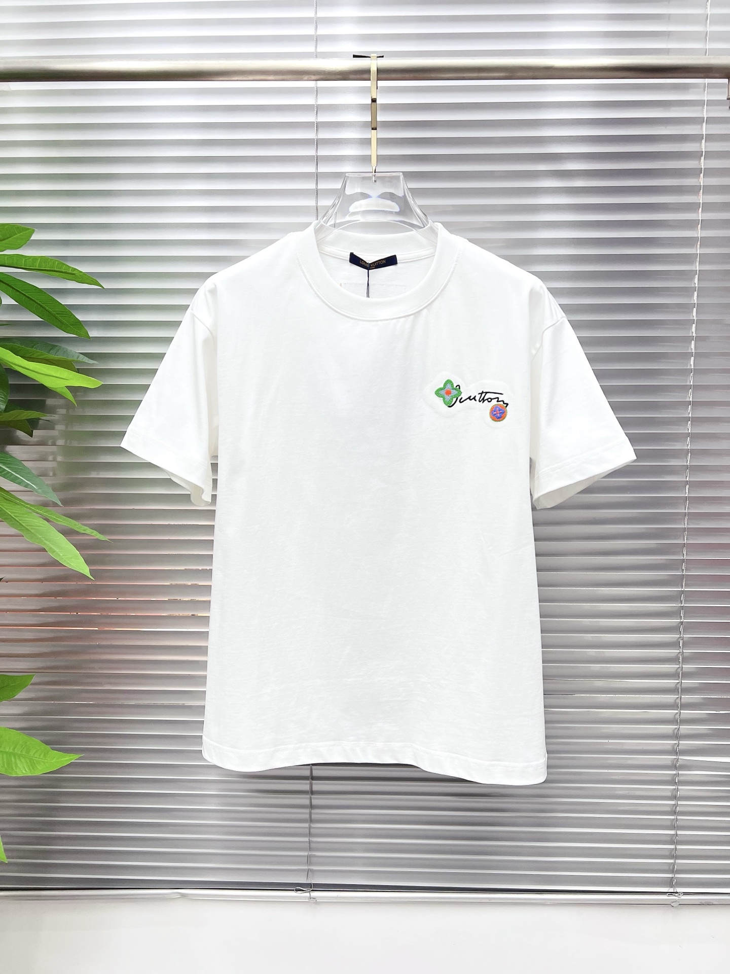 NO:746699,LV 2026ss new style, super attractive and stylish, first in the industry, creating a high-end urban casual sports style, the upper body can carry all styles and combinations, same style for men and women, size S-2XL,, Louis Vuitton,19860909LV 2026ss新款 超级耐看有型 业内首发,打造高端都市休闲运动风格,上身可以承载一切的风格搭配,男女同款 码数S-2XL,,louis vuitton,,Men's clothing