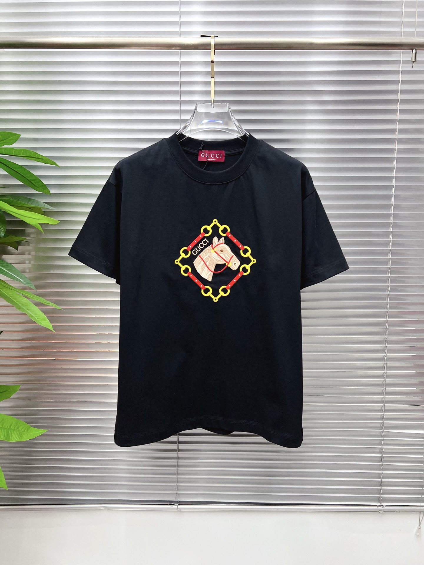 NO:746706,GUCCI Gucci 2026ss new style, super attractive and stylish, first in the industry, creating high-end urban casual sports style, the upper body can carry all styles and combinations, same style for men and women, size S-2XL,, gucci,19860909GUCCI 古奇 2026ss新款 超级耐看有型 业内首发,打造高端都市休闲运动风格,上身可以承载一切的风格搭配,男女同款 码数S-2XL,,gucci,,Men's clothing