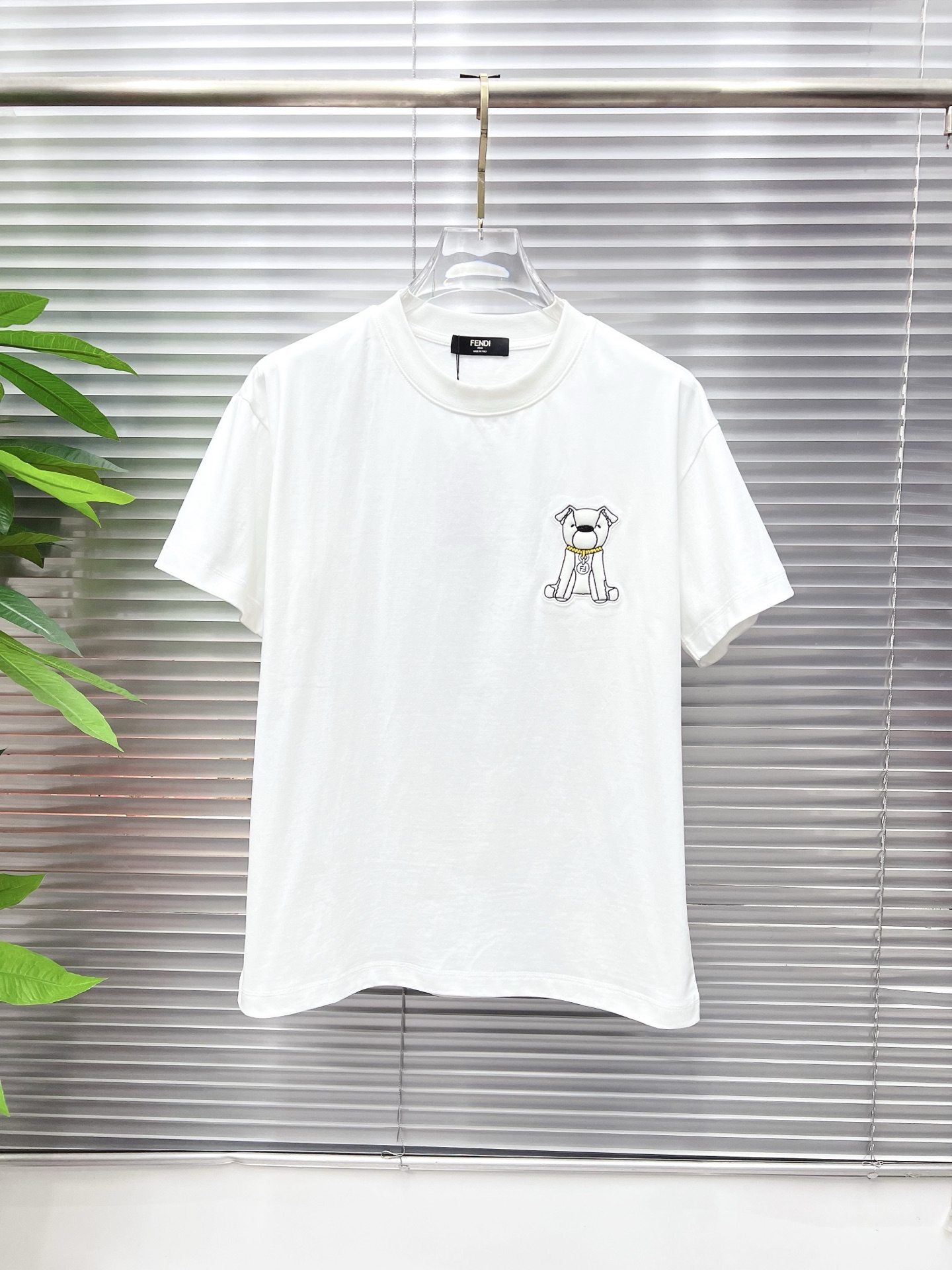 NO:746714,FENDI Fendi 2026ss new style, super attractive and stylish, first in the industry, creating a high-end urban casual sports style, the upper body can carry all styles and combinations, same style for men and women, size S-2XL,,fendi,fendi,19860909FENDI 芬迪 2026ss新款 超级耐看有型 业内首发,打造高端都市休闲运动风格,上身可以承载一切的风格搭配,男女同款 码数S-2XL,,fendi,fendi,,Men's clothing