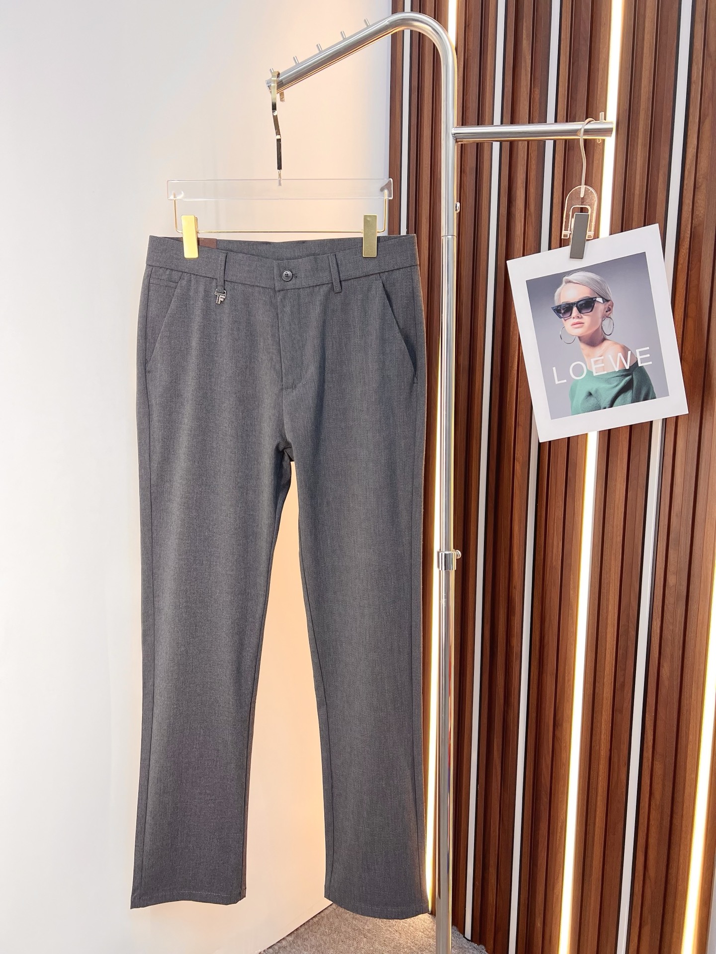 NO:849652,TF Casual Pants, Western Pants 2025SS Autumn and Winter New Style, Special Fabric for Advanced Customized Pants, Customized Original Hardware, Heavy Craftsmanship, Fine Lathe Lines, Customized Fabric, Soft and Comfortable, Remarkable Texture, Exquisite Accessories, Excellent Upper Body Effect, Complete Three Standards, Standard Size 30-40,,tom ford,19860909TF 休闲裤 西裤2025SS秋冬新款 高级定制裤子专用面料 定制原版五金 重工工艺打造 车工走线精细 定制面料 柔软舒适 质感显著 辅料精美 上身效果超赞 三标齐全 标准尺码30-40,,tom ford,,Men's clothing