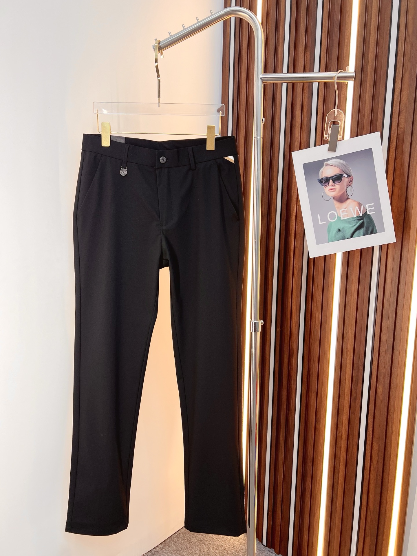 NO:849655,BOSS Casual Pants, Western Pants 2025SS Autumn and Winter New Style, Special Fabric for Advanced Custom Pants, Customized Original Hardware, Heavy Craftsmanship, Fine Turning, Customized Fabric, Soft and Comfortable, Remarkable Texture, Exquisite Accessories, Great Upper Body Effect, Complete Three Standards, Standard Size 30-40,,19860909BOSS 休闲裤 西裤2025SS秋冬新款 高级定制裤子专用面料 定制原版五金 重工工艺打造 车工走线精细 定制面料 柔软舒适 质感显著 辅料精美 上身效果超赞 三标齐全 标准尺码30-40,,,Men's clothing