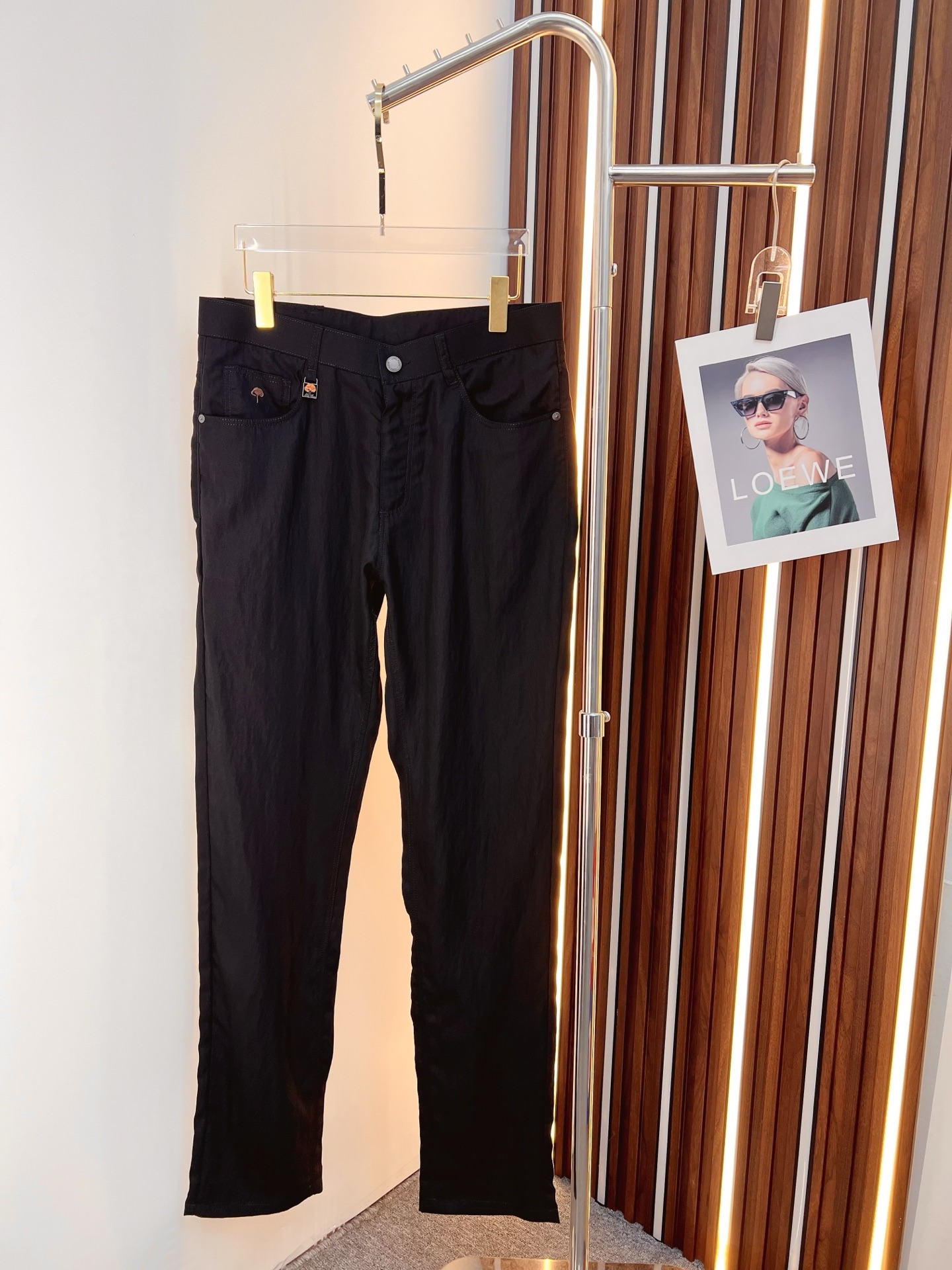 NO:849668,LP Casual Pants, Western Pants 2025SS Autumn and Winter New Style, Special Fabric for Advanced Customized Pants, Customized Original Hardware, Heavy Craftsmanship, Fine Turning, Customized Fabric, Soft and Comfortable, Remarkable Texture, Exquisite Accessories, Excellent Upper Body Effect, Complete Three Standards, Standard Size 30-40,, loro piana,19860909LP 休闲裤 西裤2025SS秋冬新款 高级定制裤子专用面料 定制原版五金 重工工艺打造 车工走线精细 定制面料 柔软舒适 质感显著 辅料精美 上身效果超赞 三标齐全 标准尺码30-40,,loro piana,,Men's clothing
