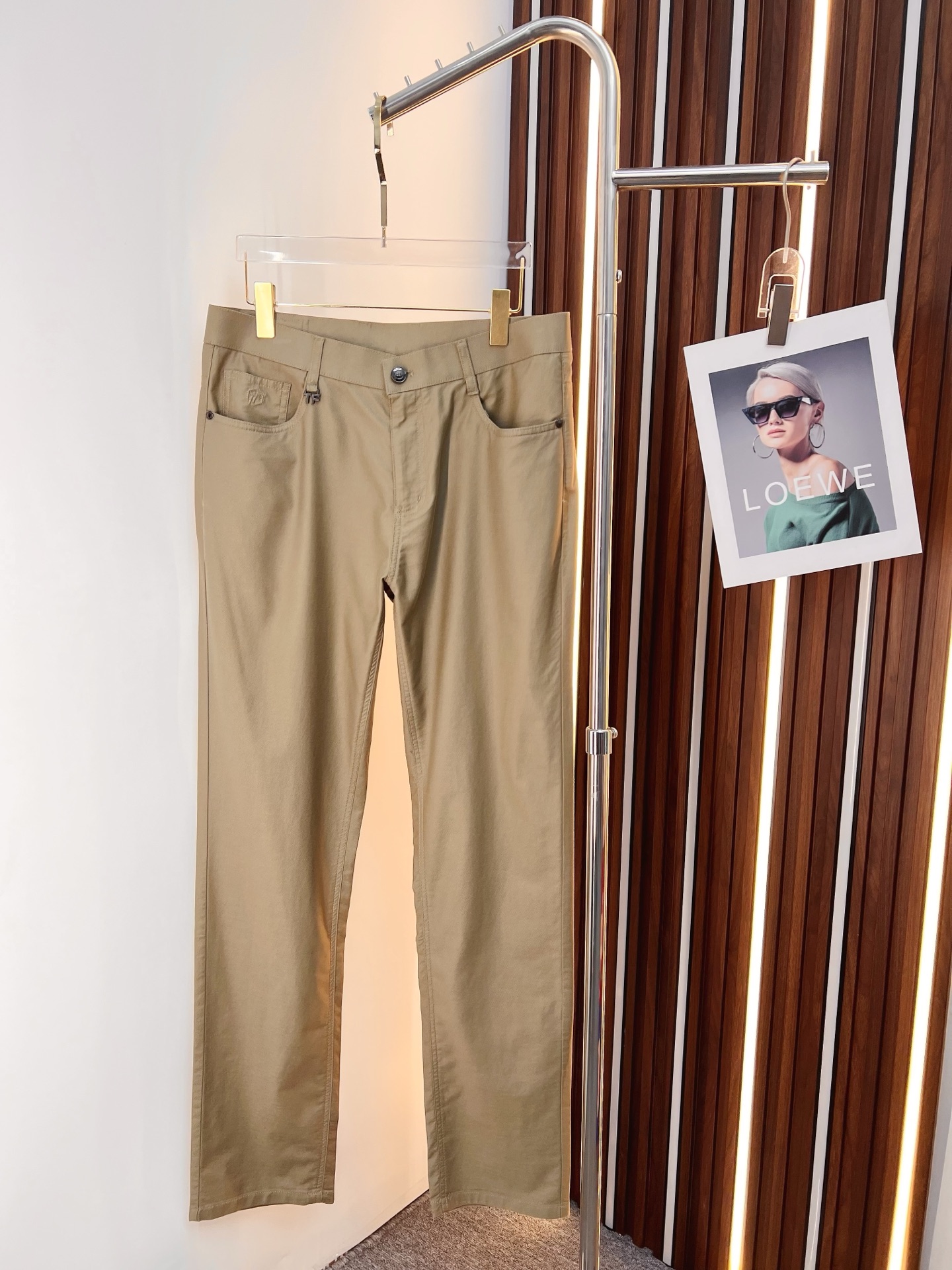 NO:849674,TF Casual Pants, Western Pants 2025SS Autumn and Winter New Style, Special Fabric for Advanced Customized Pants, Customized Original Hardware, Heavy Craftsmanship, Fine Lathe Lines, Customized Fabric, Soft and Comfortable, Remarkable Texture, Exquisite Accessories, Excellent Upper Body Effect, Complete Three Standards, Standard Size 30-40,,tom ford,19860909TF 休闲裤 西裤2025SS秋冬新款 高级定制裤子专用面料 定制原版五金 重工工艺打造 车工走线精细 定制面料 柔软舒适 质感显著 辅料精美 上身效果超赞 三标齐全 标准尺码30-40,,tom ford,,Men's clothing