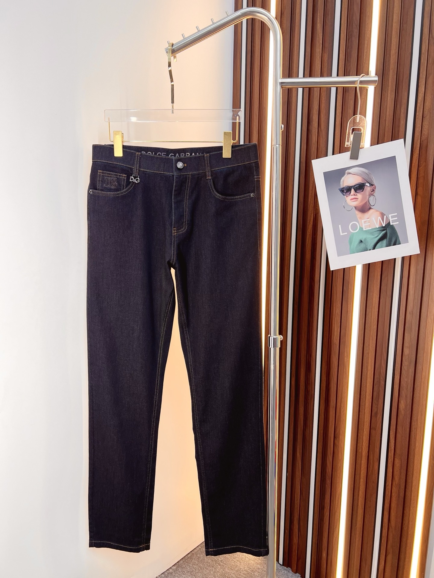 NO:849650,DG Casual Pants, Western Pants 2025SS Autumn and Winter New Style, Special Fabric for Advanced Custom Pants, Customized Original Hardware, Heavy Craftsmanship, Fine Turning, Customized Fabric, Soft and Comfortable, Remarkable Texture, Exquisite Accessories, Excellent Upper Body Effect, Complete Three Standards, Standard Size 30-40,,19860909DG 休闲裤 西裤2025SS秋冬新款 高级定制裤子专用面料 定制原版五金 重工工艺打造 车工走线精细 定制面料 柔软舒适 质感显著 辅料精美 上身效果超赞 三标齐全 标准尺码30-40,,,Men's clothing