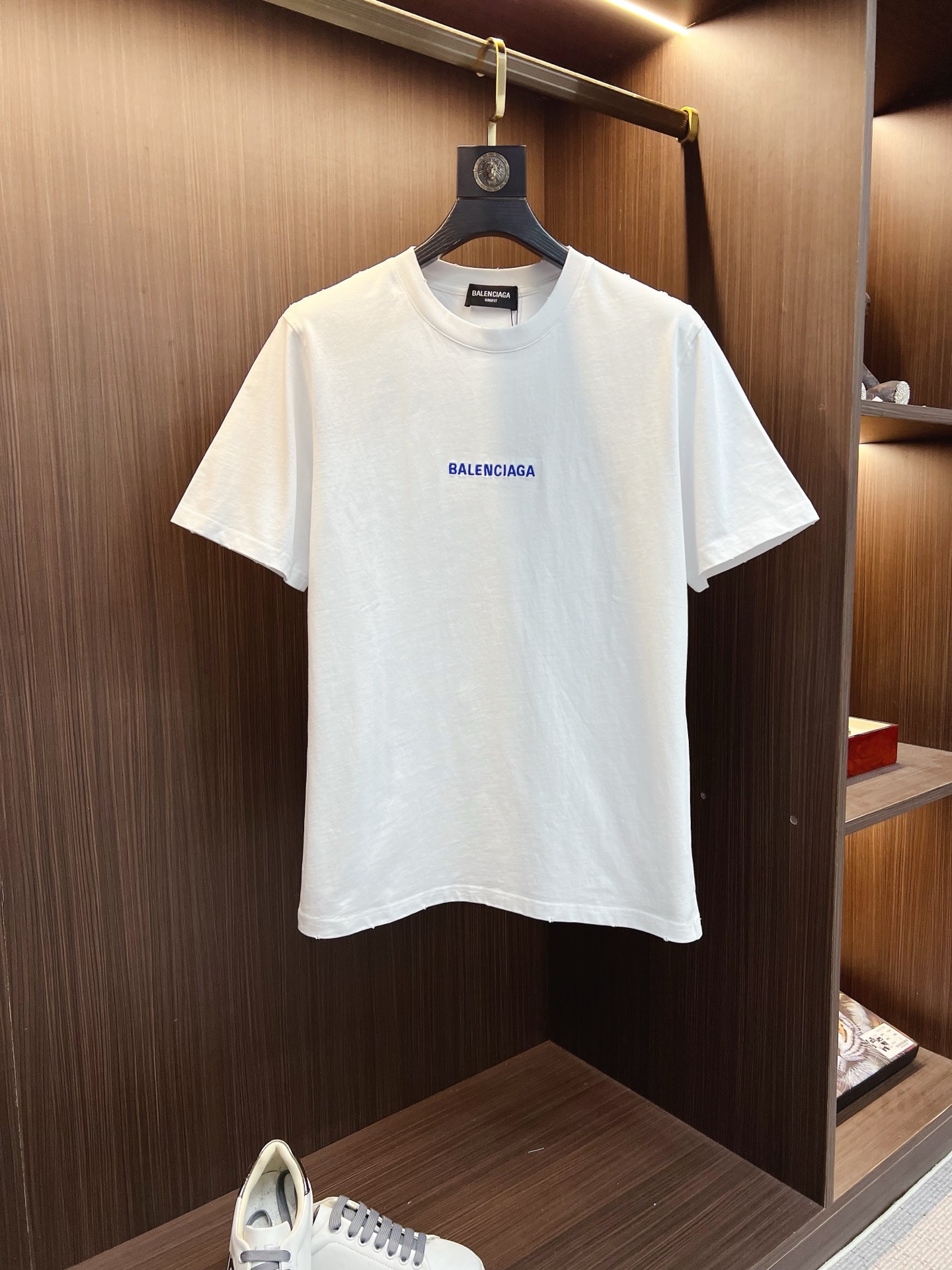 NO:859292,Dior Dior 2026ss new spring and summer new debut counter latest short-sleeved round neck T-shirt high-end custom design avant-garde fashion!  Soft to the touch. Comfortable to wear. Exquisite counter-level stitching. Exquisite workmanship. The upper body effect is incomparably handsome!  A must-have item for a stylish man!  Color Black White Size S-2XL,,dior,dior,T-shirt,tees,t-shirt,19860909Dior迪奥 2026ss 春夏新款首发专柜最新款短袖圆领T恤 高端订制 设计前卫时尚！手感柔软.穿着舒适.专柜级别精致车线.做工精细.上身效果无敌帅气！型男必备单品！ 颜色黑色 白色 码数S-2XL,,dior,dior,T-shirt,tees，t-shirt,,Men's clothing