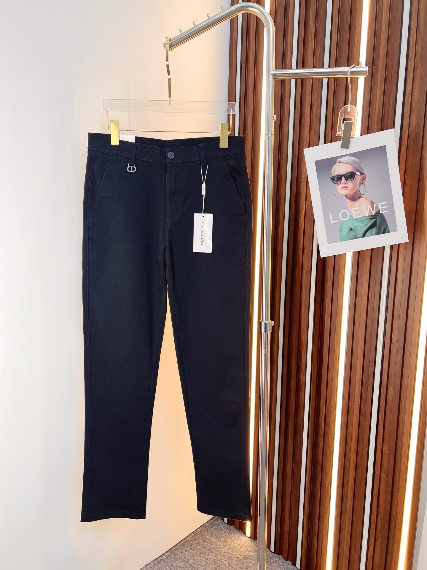 NO:848097,Dior Dior casual pants and trousers 2026SS spring and summer new style. Special fabric for advanced custom pants. Customized original hardware. Made with heavy craftsmanship. Fine lathes. Customized fabrics. Soft and comfortable. Remarkable texture. Exquisite accessories. Excellent upper body effect. Complete three standards. Standard sizes 29-38, no 35,, dior, dior,19860909Dior 迪奥 休闲裤 西裤2026SS春夏新款 高级定制裤子专用面料 定制原版五金 重工工艺打造 车工走线精细 定制面料 柔软舒适 质感显著 辅料精美 上身效果超赞 三标齐全 标准尺码29-38,无35,,dior,dior,,Men's clothing