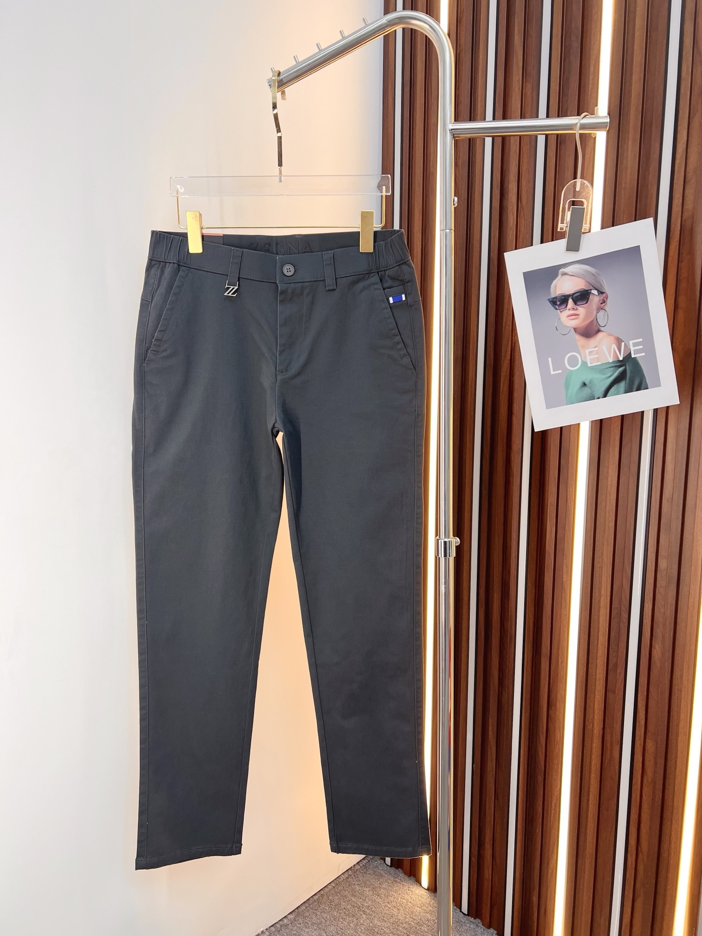 NO:848112,Zegna casual pants, trousers 2026SS spring and summer new style, special fabric for advanced custom pants, customized original hardware, heavy craftsmanship, fine turning and routing, customized fabrics, soft and comfortable, significant texture, exquisite accessories, excellent upper body effect, complete three standards, standard size 29-38, no 35,,zegna,19860909杰尼亚 休闲裤 西裤2026SS春夏新款 高级定制裤子专用面料 定制原版五金 重工工艺打造 车工走线精细 定制面料 柔软舒适 质感显著 辅料精美 上身效果超赞 三标齐全 标准尺码29-38,无35,,zegna,,Men's clothing