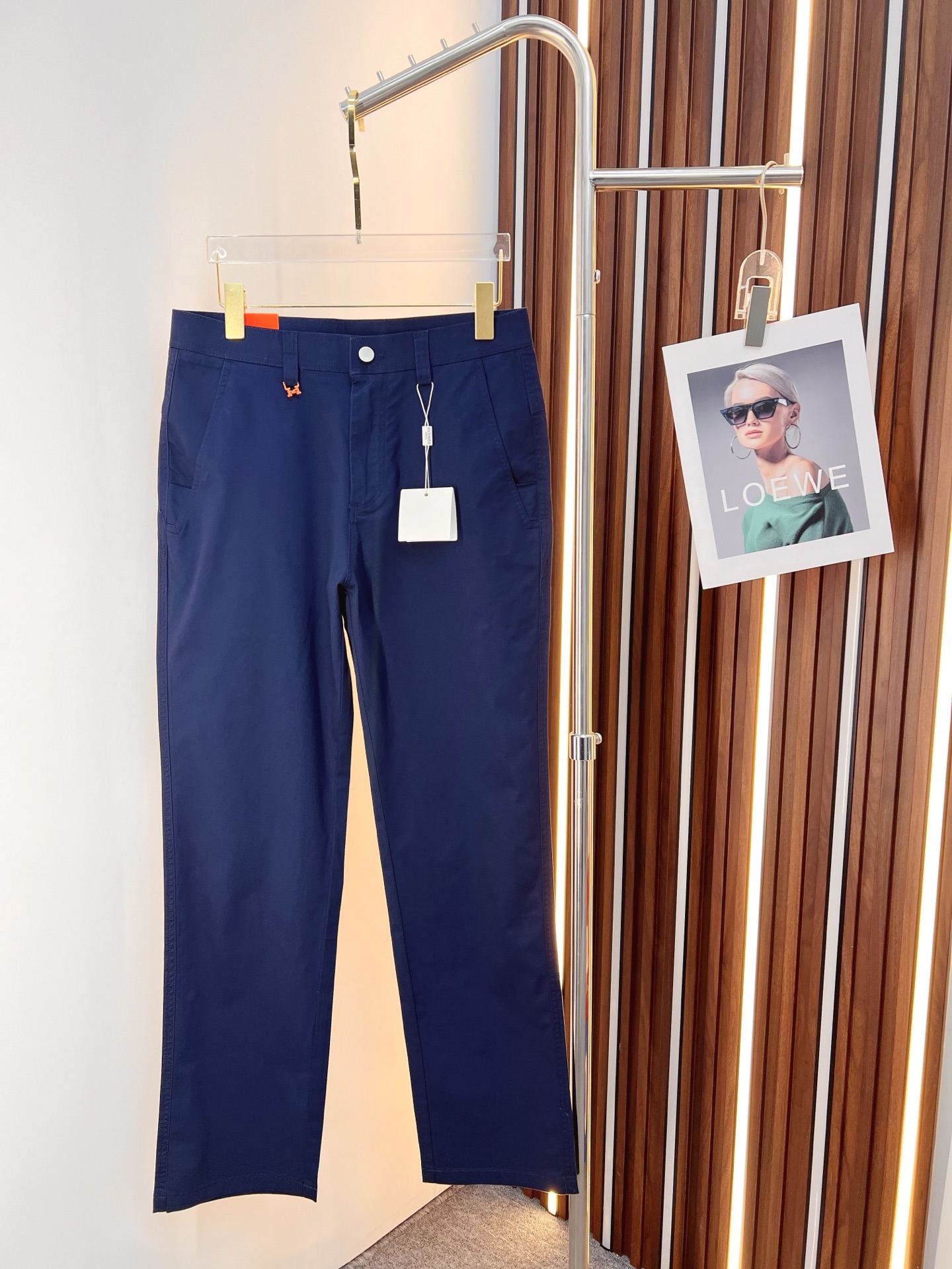 NO:848107,Hermès casual pants, trousers 2026SS spring and summer new style, special fabric for advanced custom pants, customized original hardware, heavy craftsmanship, fine turning and routing, customized fabric, soft and comfortable, significant texture, exquisite accessories, great upper body effect, complete three standards, standard size 29-38, no 35,, hermes,19860909爱马仕 休闲裤 西裤2026SS春夏新款 高级定制裤子专用面料 定制原版五金 重工工艺打造 车工走线精细 定制面料 柔软舒适 质感显著 辅料精美 上身效果超赞 三标齐全 标准尺码29-38,无35,,hermes,,Men's clothing