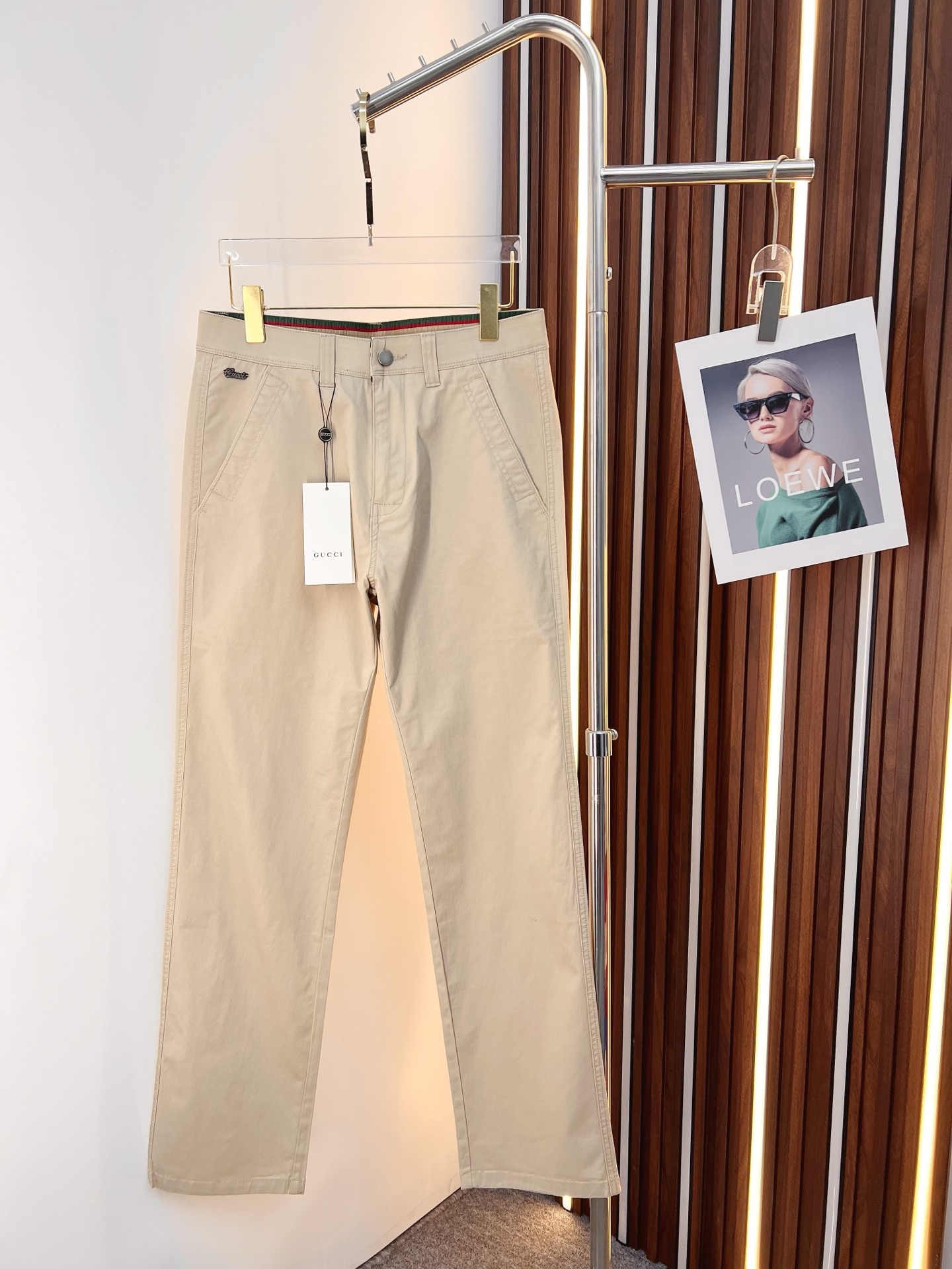 NO:848095,GUCCI Gucci casual pants and trousers 2026SS spring and summer new style. Special fabric for advanced custom pants. Customized original hardware. Made with heavy craftsmanship. Fine lathes. Customized fabrics. Soft and comfortable. Remarkable texture. Exquisite accessories. The upper body effect is great. Three standards are complete. Standard sizes 29-38, no 35,,gucci,19860909GUCCI 古奇 休闲裤 西裤2026SS春夏新款 高级定制裤子专用面料 定制原版五金 重工工艺打造 车工走线精细 定制面料 柔软舒适 质感显著 辅料精美 上身效果超赞 三标齐全 标准尺码29-38,无35,,gucci,,Men's clothing