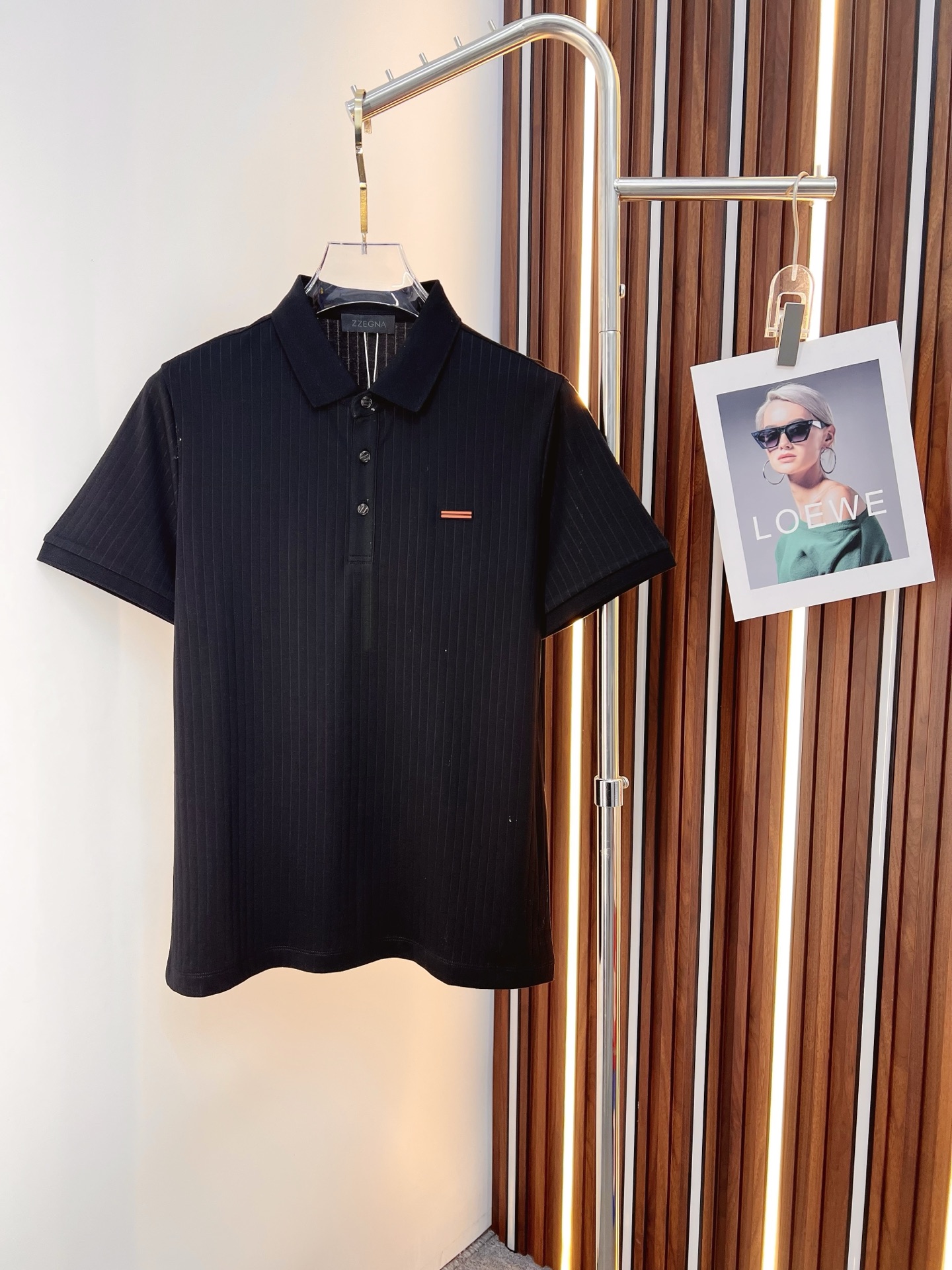 NO:843906,Ermenegildo Zegna's latest 2026ss spring and summer lapel short-sleeved T-shirt is now available!  !  2026 new T-shirt, high version special fabric, high weight pure cotton mercerized fabric, comfortable yet wide upper body, embroidery technology, digital printing, flocking technology, same style for men and women, loose version, fine workmanship, comfortable fabric upper body, super handsome upper body M-3XL,,zegna,T-shirt,tees,t-shirt,19860909杰尼亚 2026ss春夏最新款翻领短袖T恤出货啦！！ 2026新款T恤 高版本专用面料 高克重纯棉丝光面料 上身舒适不失挺阔 刺绣工艺、数字印花、植绒工艺,男女同款 宽松版型 做工走线精细 面料上身舒适 超帅上身 M-3XL,,zegna,T-shirt,tees，t-shirt,,Men's clothing