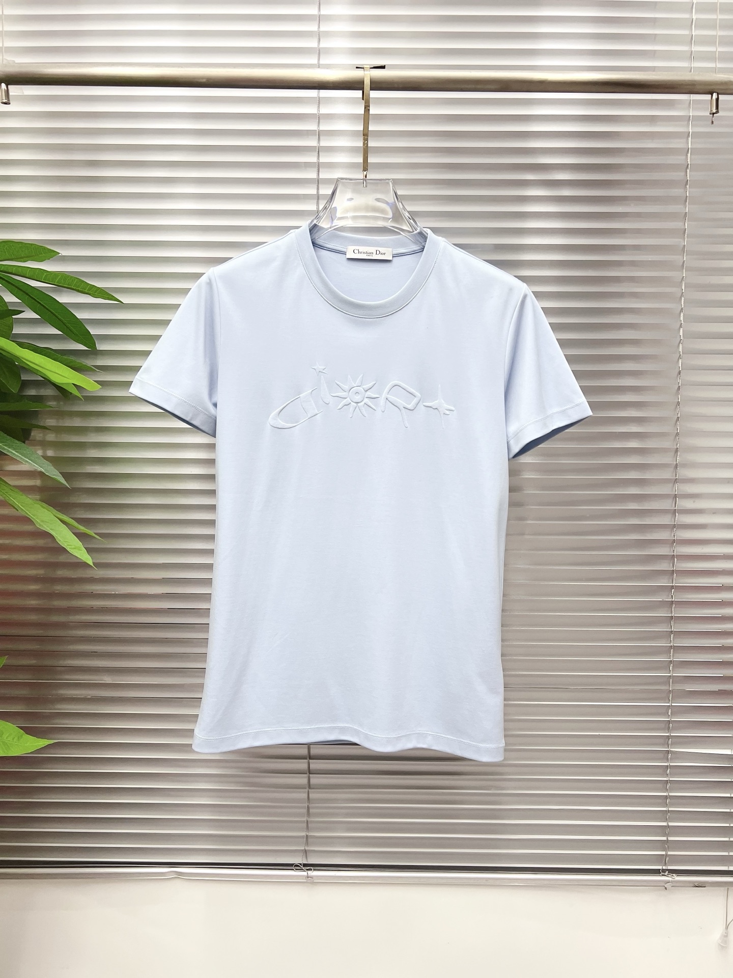 NO:846567,Dior Dior's 2026 new summer short-sleeved T-shirt, the exclusive debut of the personalized art series on the entire network. The versatile details are perfectly processed and the pure cotton fabric is very exquisite. The original fabric is the same high version as the Internet celebrity star. The high-quality feel is very comfortable, fashionable and personalized. A super versatile and good-looking one. Size M-3XL,, dior, dior, T-shirt, tees, t-shirt,19860909Dior 迪奥 2026夏季新款短袖T恤,个性艺术系列全网独家首发 百搭款细节处理完美纯棉面料十分精致 原版面料 网红明星同款高版本 高品质手感非常舒服 时尚又个性 超级百搭好看的一款.码数M-3XL,,dior,dior,T-shirt,tees，t-shirt,,Men's clothing