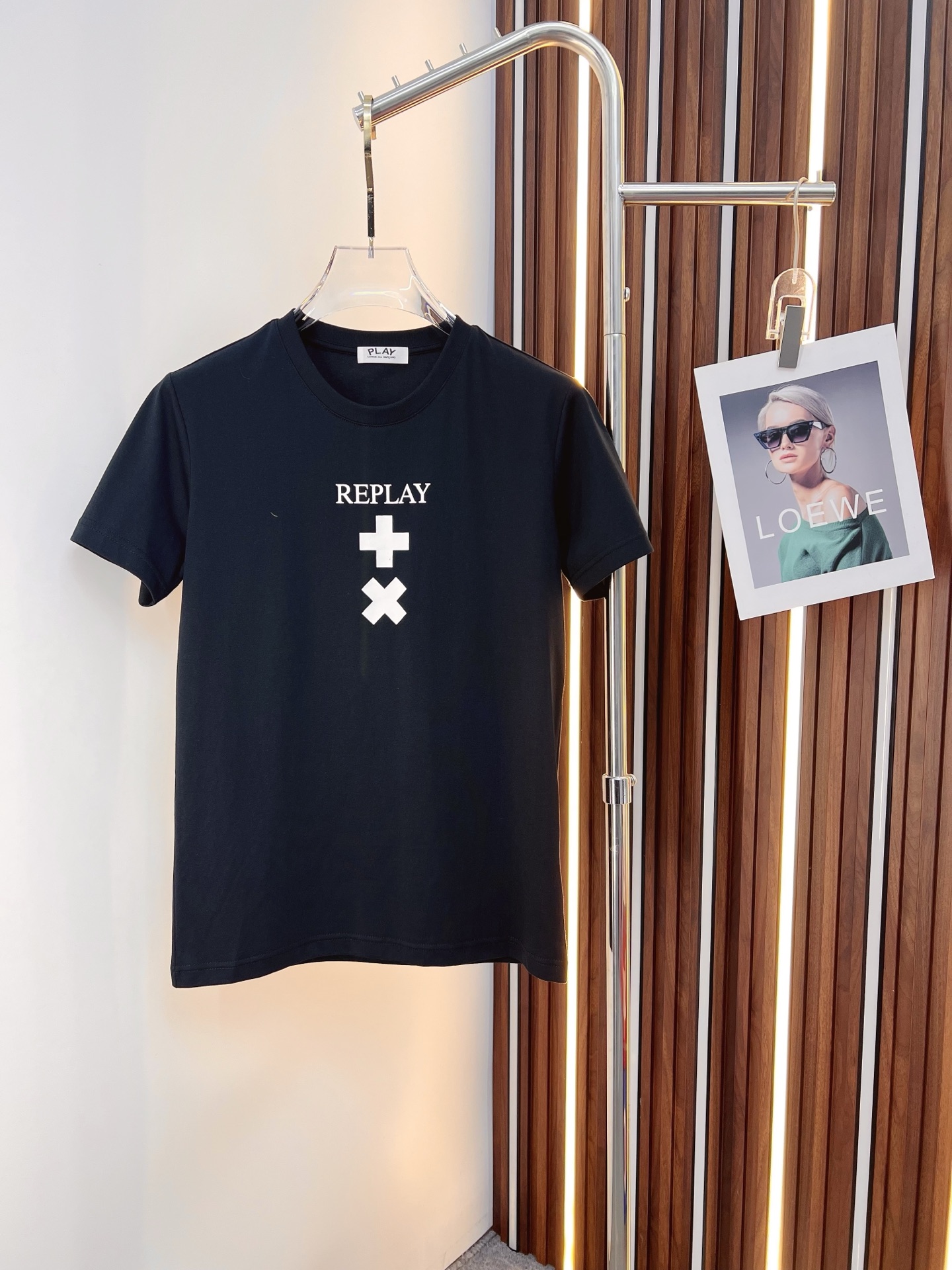 NO:774689,PLAY 2026 new summer short-sleeved T-shirt, the exclusive first release of the personalized art series on the entire network. The versatile style has perfect details and the pure cotton fabric is very exquisite. The original fabric is the same high version as the Internet celebrity star. The high-quality feel is very comfortable, fashionable and personalized. A super versatile and good-looking one. Size M-3XL,, T-shirt, tees, t-shirt,19860909PLAY 2026夏季新款短袖T恤,个性艺术系列全网独家首发 百搭款细节处理完美纯棉面料十分精致 原版面料 网红明星同款高版本 高品质手感非常舒服 时尚又个性 超级百搭好看的一款.码数M-3XL,,T-shirt,tees，t-shirt,,Men's clothing