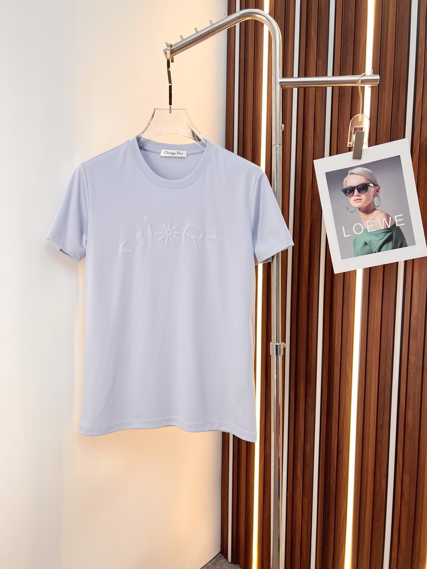 NO:774661,Dior Dior's 2026 new summer short-sleeved T-shirt, the exclusive debut of the personalized art series on the entire network. The versatile details are perfectly processed and the pure cotton fabric is very exquisite. The original fabric is the same high version as the Internet celebrity star. The high-quality feel is very comfortable, fashionable and personalized. A super versatile and good-looking one. Size M-3XL,, dior, dior, T-shirt, tees, t-shirt,19860909Dior 迪奥 2026夏季新款短袖T恤,个性艺术系列全网独家首发 百搭款细节处理完美纯棉面料十分精致 原版面料 网红明星同款高版本 高品质手感非常舒服 时尚又个性 超级百搭好看的一款.码数M-3XL,,dior,dior,T-shirt,tees，t-shirt,,Men's clothing