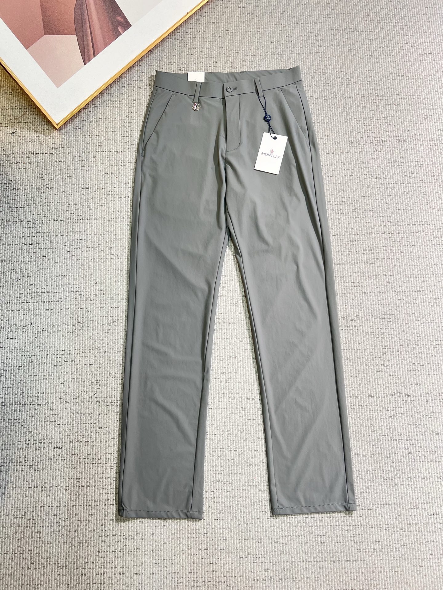 NO:843852,Mouth casual pants, trousers 2026SS spring and summer new style, special fabric for advanced custom trousers, customized original hardware, heavy craftsmanship, fine lathe wiring, customized fabric, soft and comfortable, significant texture, exquisite accessories, great upper body effect, complete three standards, standard size 29-38, no 35,, Moncler,19860909蒙口 休闲裤 西裤2026SS 春夏新款 高级定制裤子专用面料 定制原版五金 重工工艺打造 车工走线精细 定制面料 柔软舒适 质感显著 辅料精美 上身效果超赞 三标齐全 标准尺码29-38,无35,,Moncler,,Men's clothing