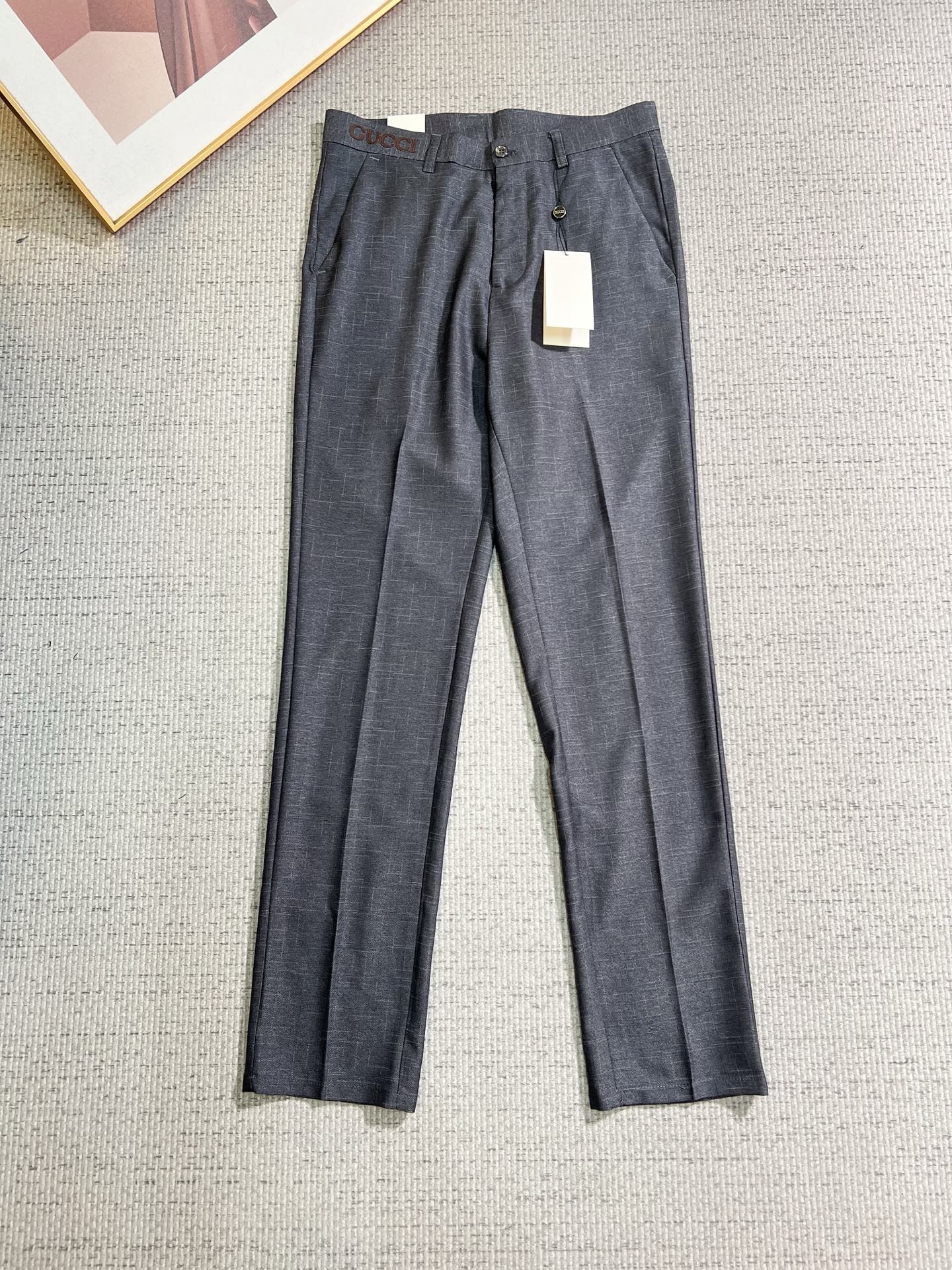 NO:843857,GUCCI casual pants and trousers 2026SS spring and summer new style, special fabric for advanced custom pants, customized original hardware, heavy craftsmanship, fine turning and routing, customized fabric, soft and comfortable, significant texture, exquisite accessories, great upper body effect, complete three standards, standard size 29-38, no 35,,gucci,19860909GUCCI 古奇 休闲裤 西裤2026SS 春夏新款 高级定制裤子专用面料 定制原版五金 重工工艺打造 车工走线精细 定制面料 柔软舒适 质感显著 辅料精美 上身效果超赞 三标齐全 标准尺码29-38,无35,,gucci,,Men's clothing