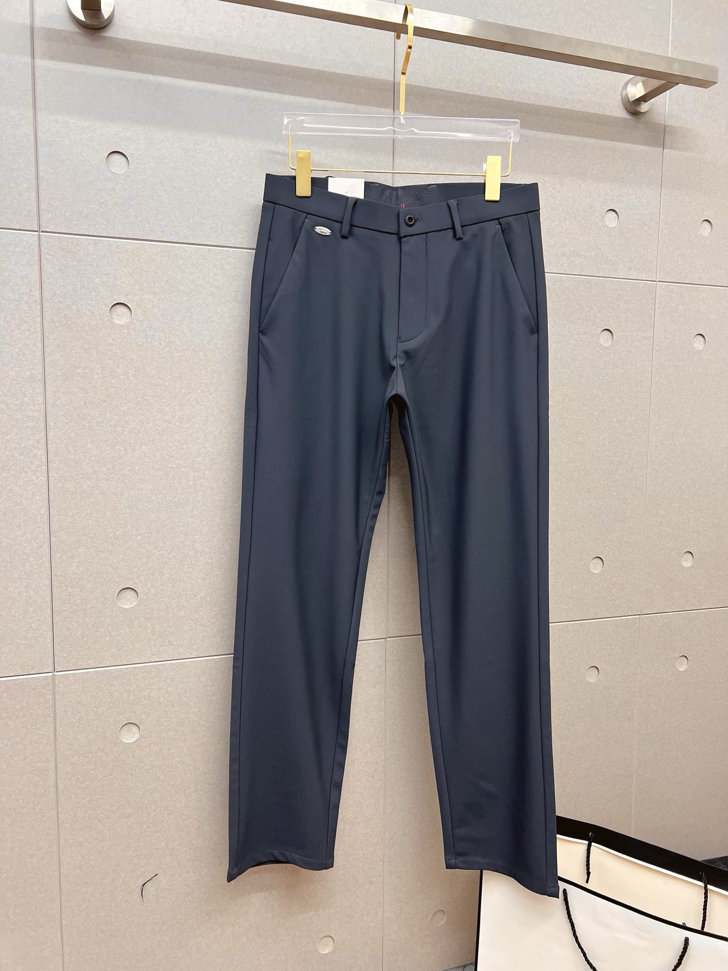 NO:927428,TB Casual Pants, Western Pants 2026SS Autumn and Winter New Style, Special Fabric for Advanced Custom Pants, Customized Original Hardware, Heavy Craftsmanship, Fine Lathe Lines, Customized Fabric, Soft and Comfortable, Remarkable Texture, Exquisite Accessories, Excellent Upper Body Effect, Complete Three Standards, Standard Sizes 29-38, No 35,,19860909TB 休闲裤 西裤2026SS秋冬新款 高级定制裤子专用面料 定制原版五金 重工工艺打造 车工走线精细 定制面料 柔软舒适 质感显著 辅料精美 上身效果超赞 三标齐全 标准尺码29-38,无35,,,Men's clothing
