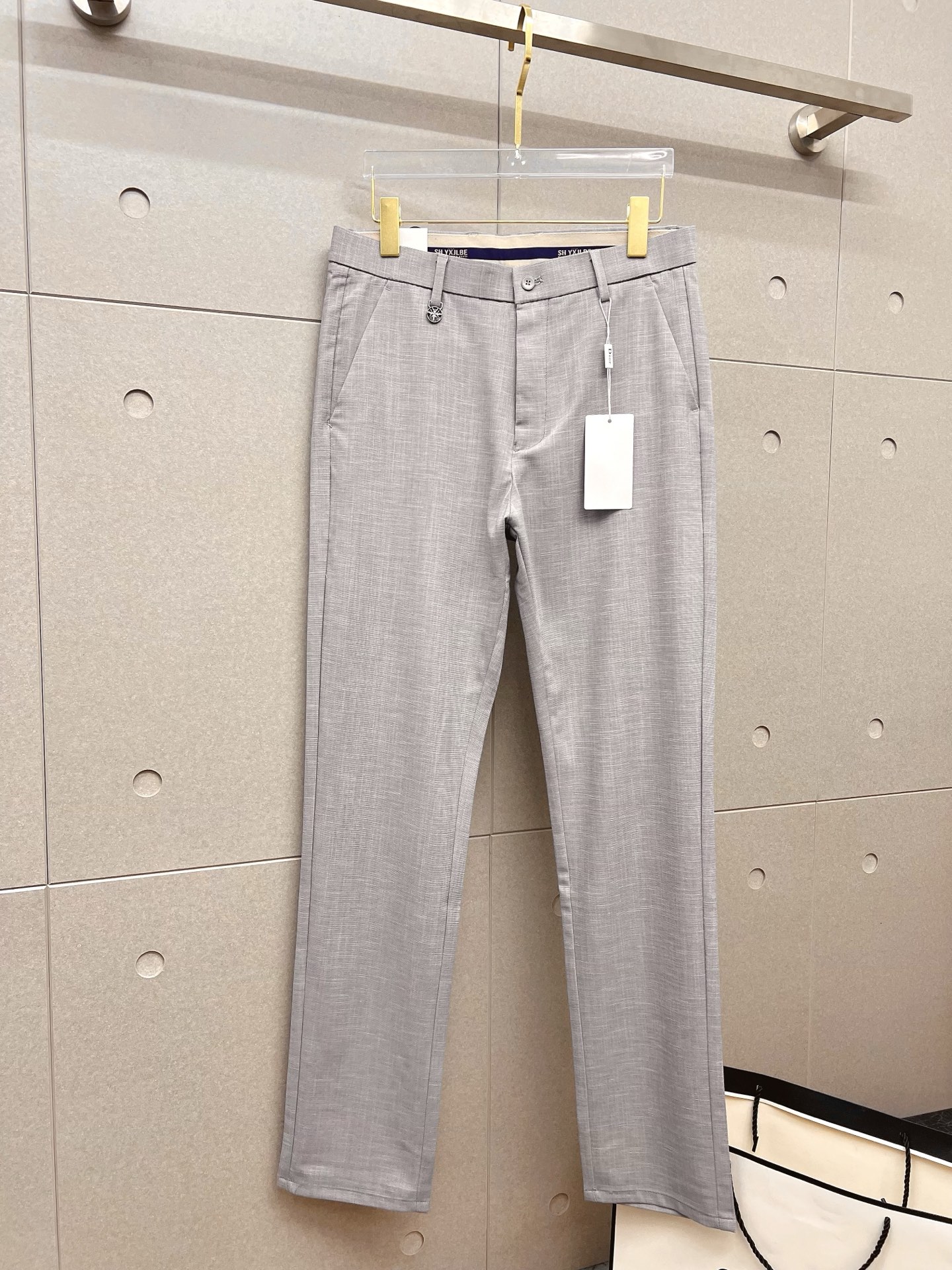 NO:927408,Dior Dior casual pants and trousers 2026SS autumn and winter new style, special fabric for advanced custom pants, customized original hardware, heavy craftsmanship, fine turning and routing, customized fabric, soft and comfortable, significant texture, exquisite accessories, great upper body effect, complete three standards, standard size 29-38, no 35,, dior, dior,19860909Dior 迪奥 休闲裤 西裤2026SS秋冬新款 高级定制裤子专用面料 定制原版五金 重工工艺打造 车工走线精细 定制面料 柔软舒适 质感显著 辅料精美 上身效果超赞 三标齐全 标准尺码29-38,无35,,dior,dior,,Men's clothing
